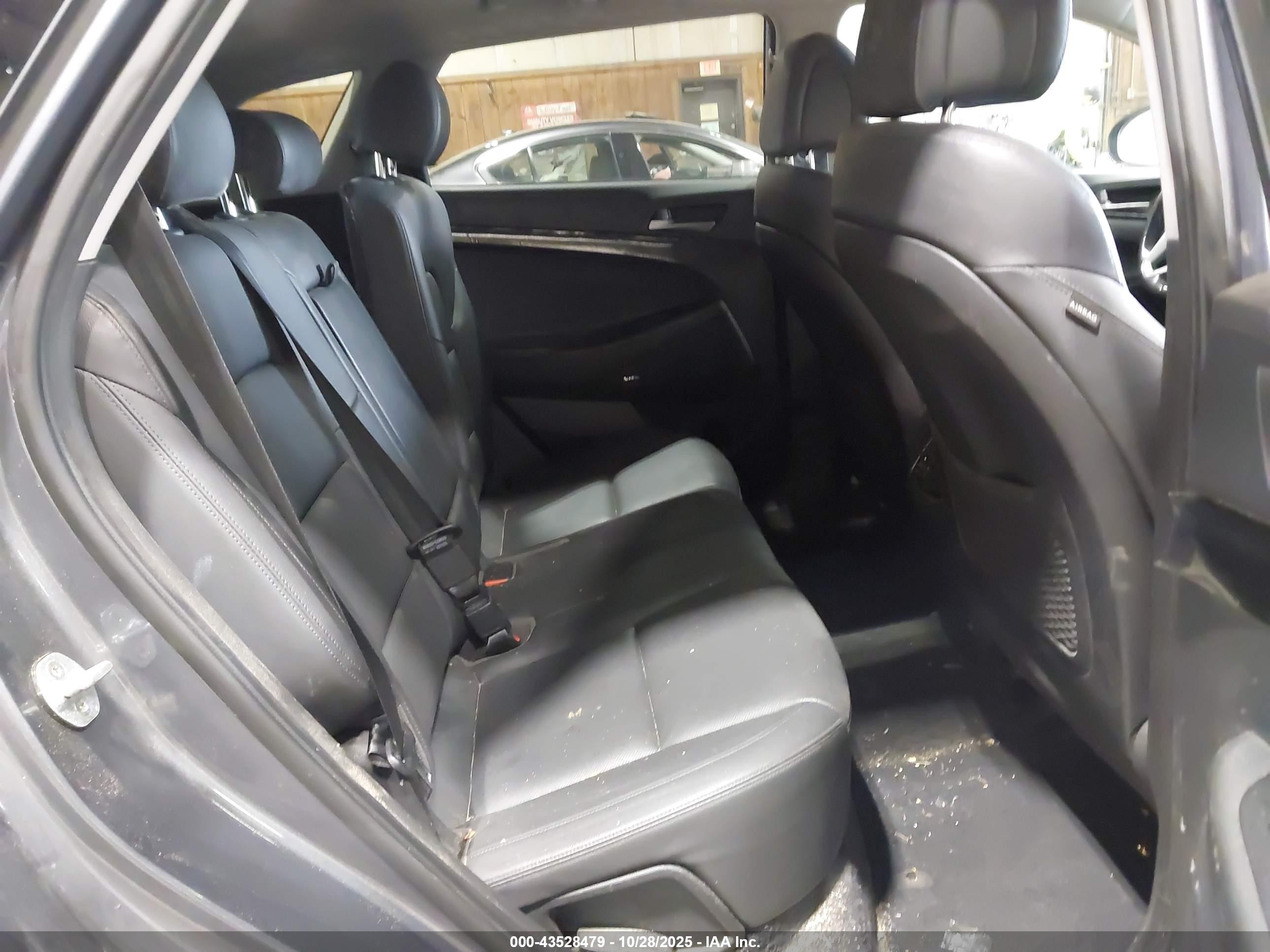 HYUNDAI TUCSON image 8