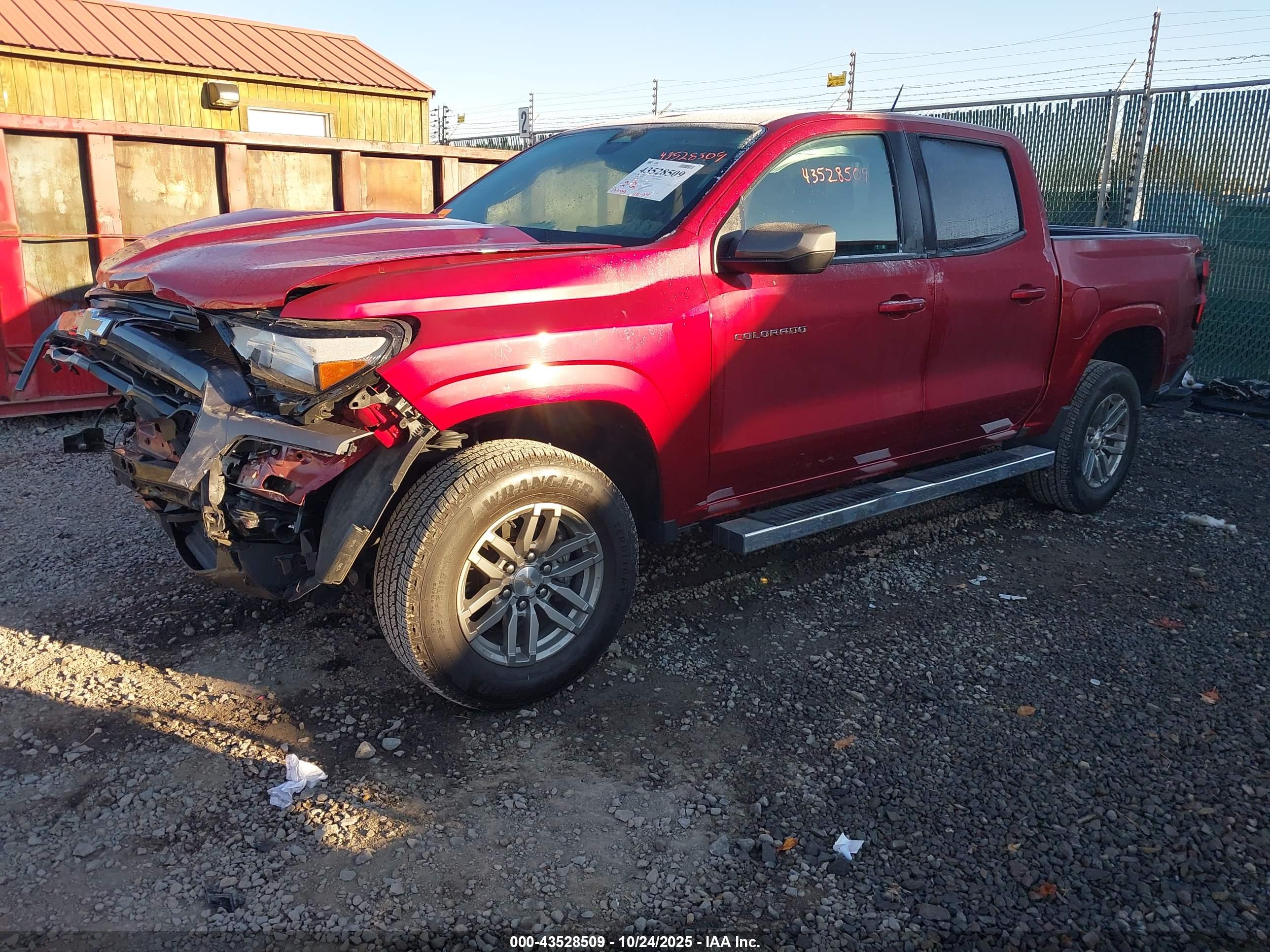 CHEVROLET COLORADO image 2