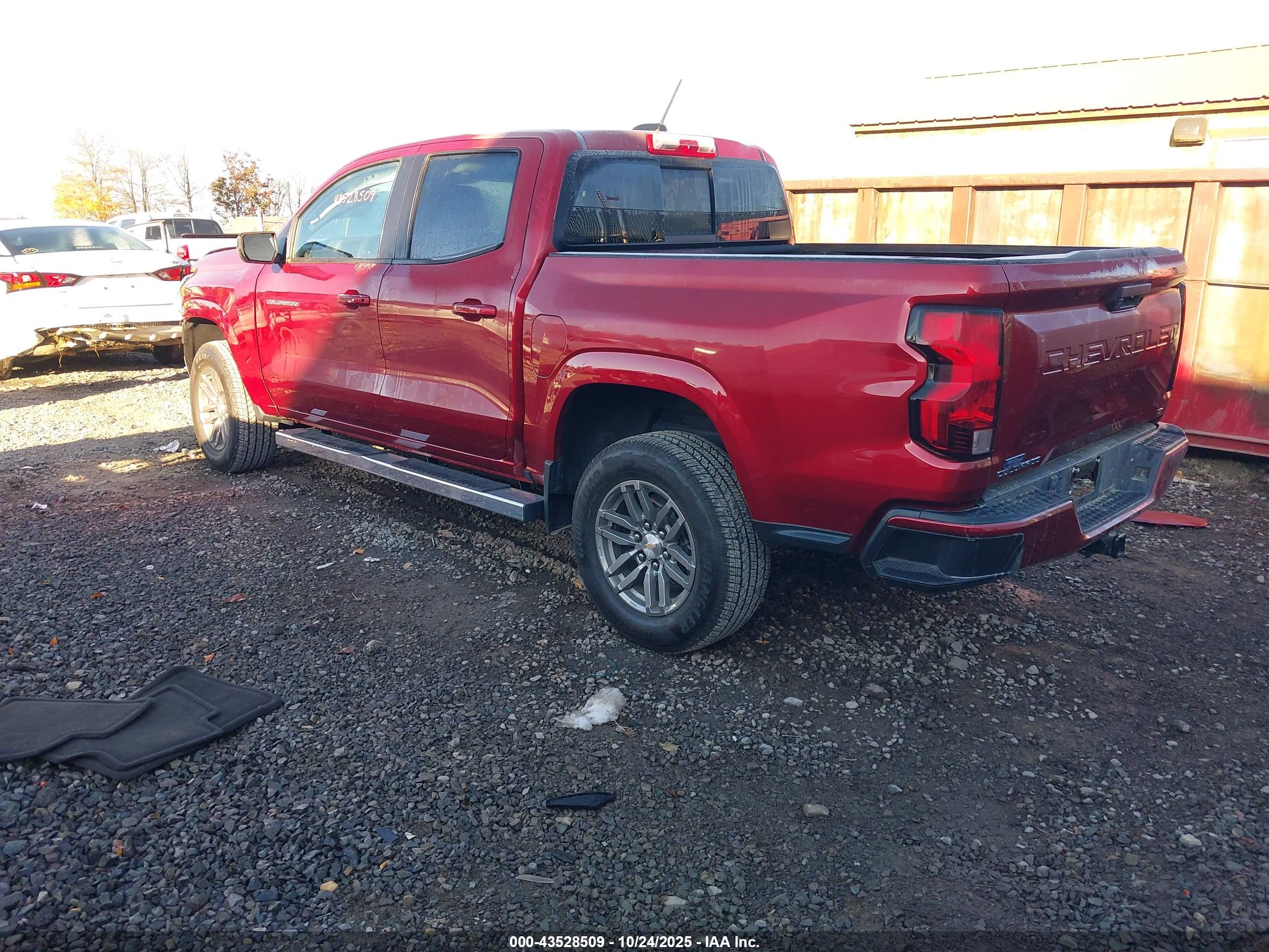 CHEVROLET COLORADO image 3