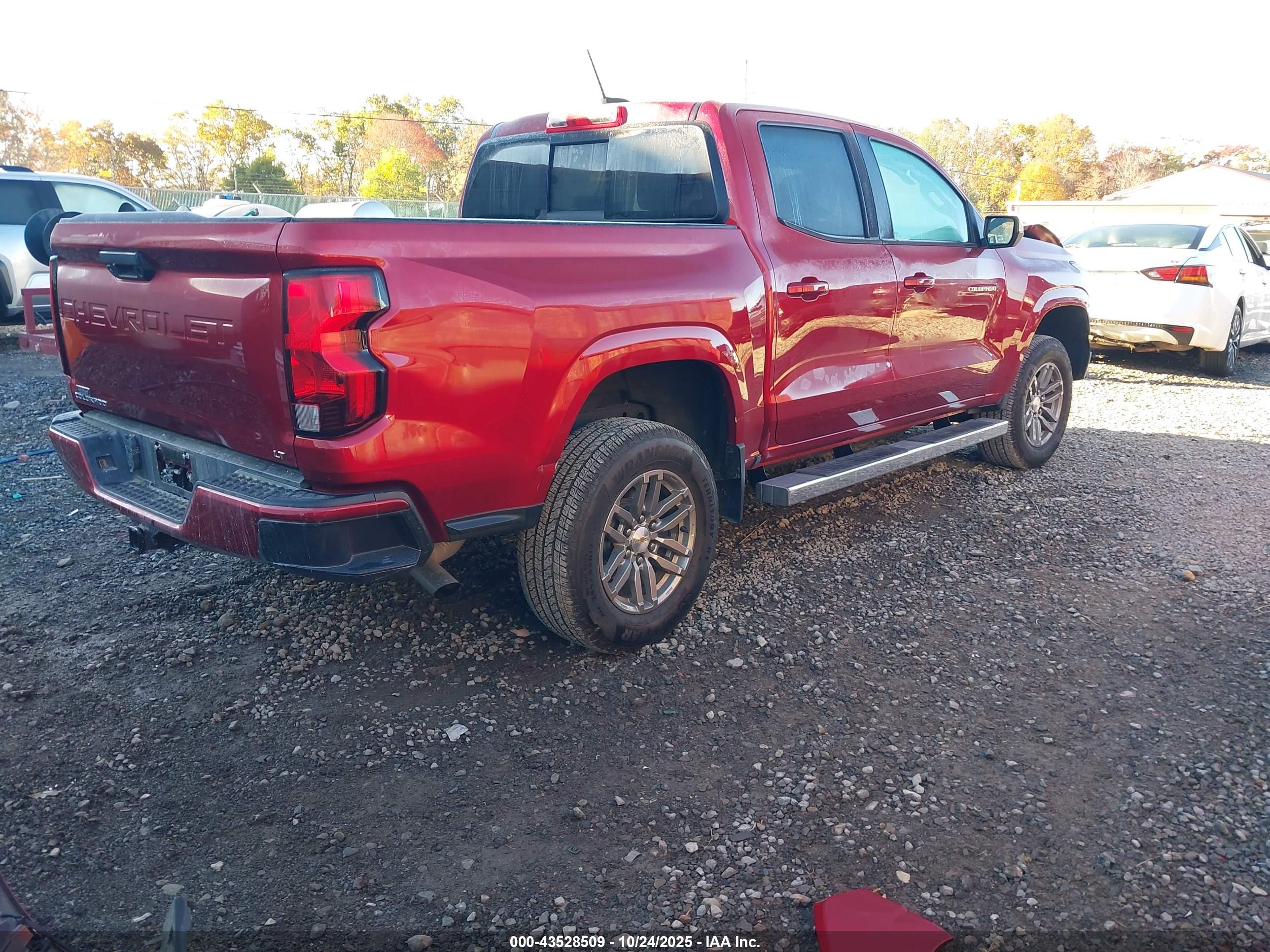 CHEVROLET COLORADO image 4