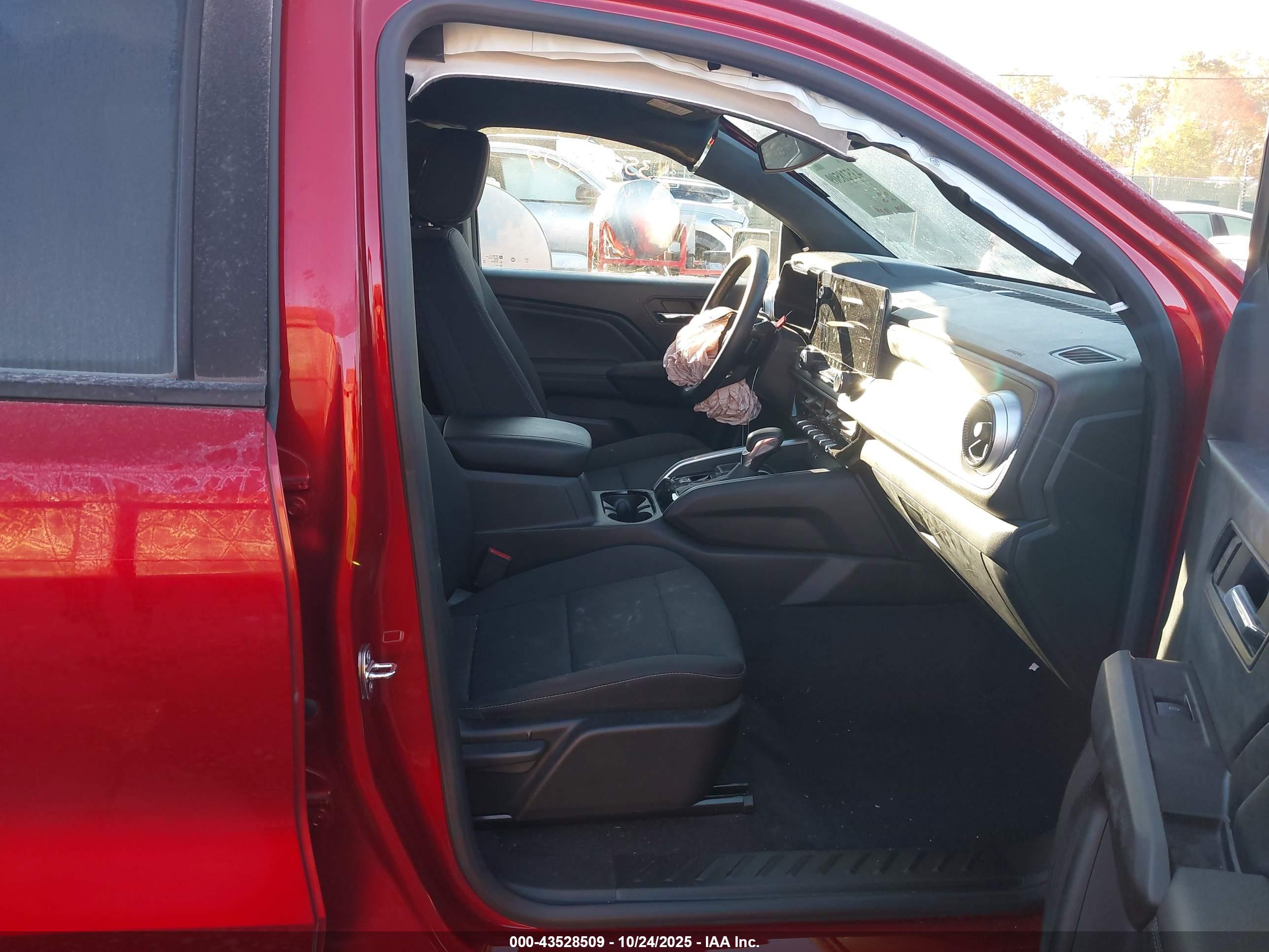 CHEVROLET COLORADO image 5