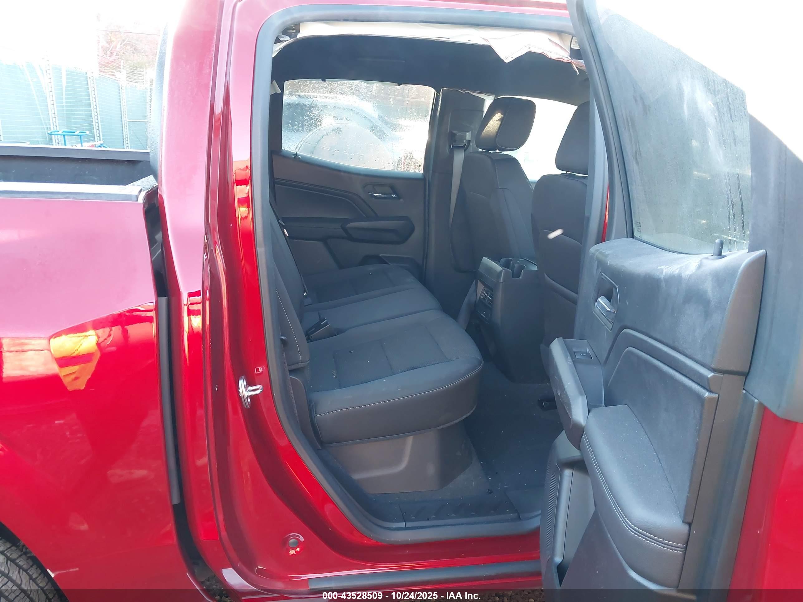 CHEVROLET COLORADO image 8