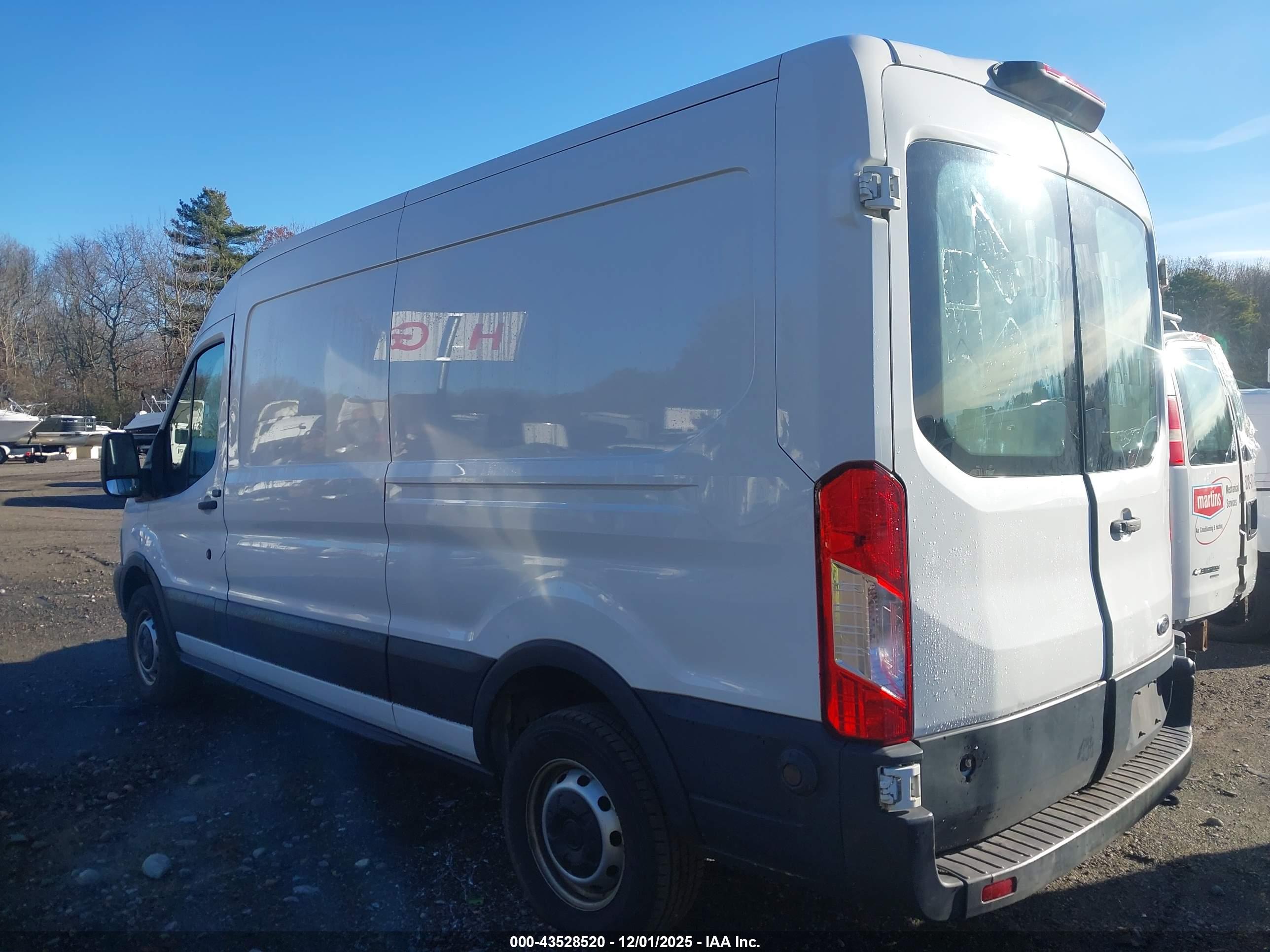 FORD TRANSIT-250 image 3