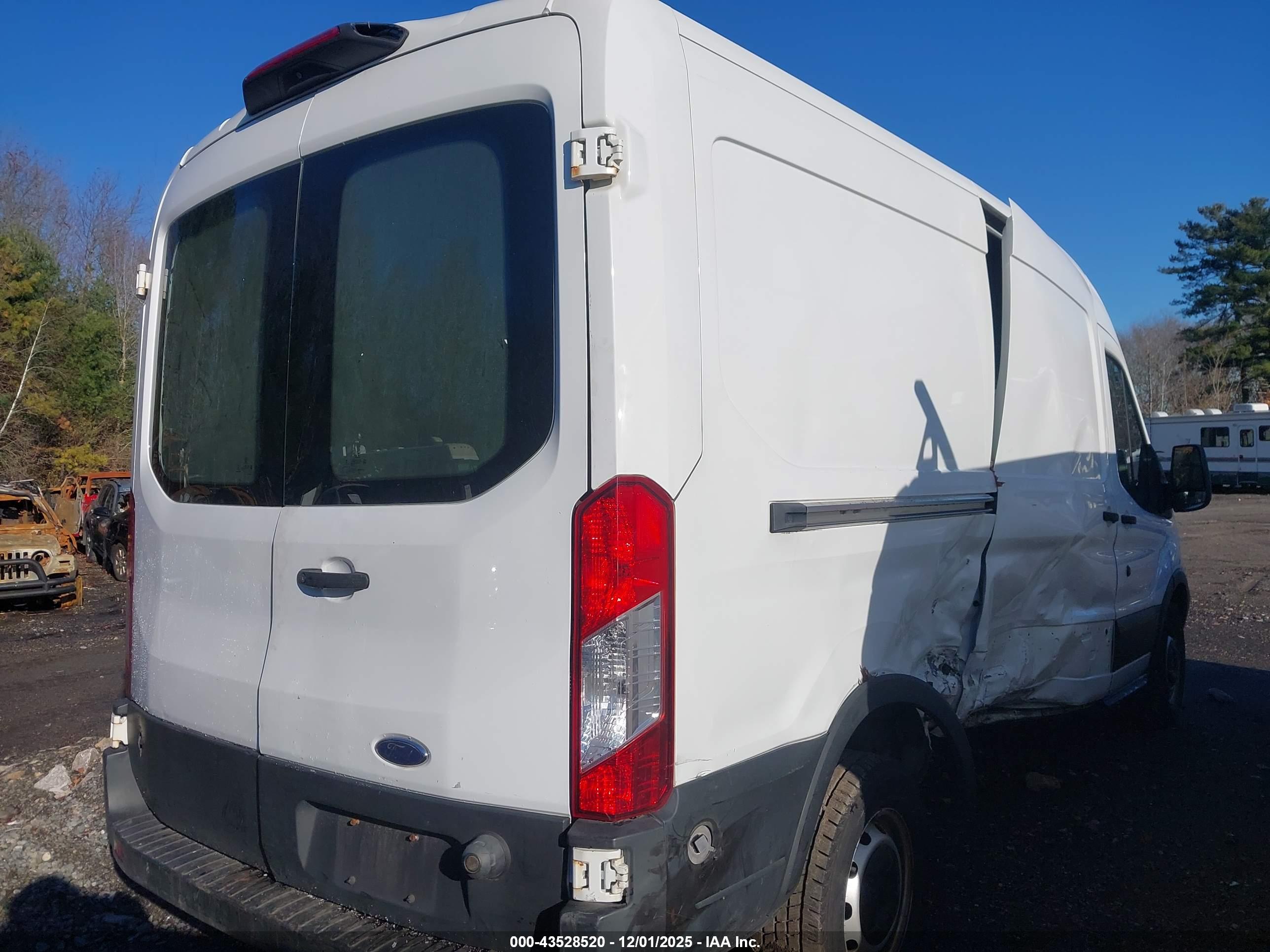 FORD TRANSIT-250 image 4