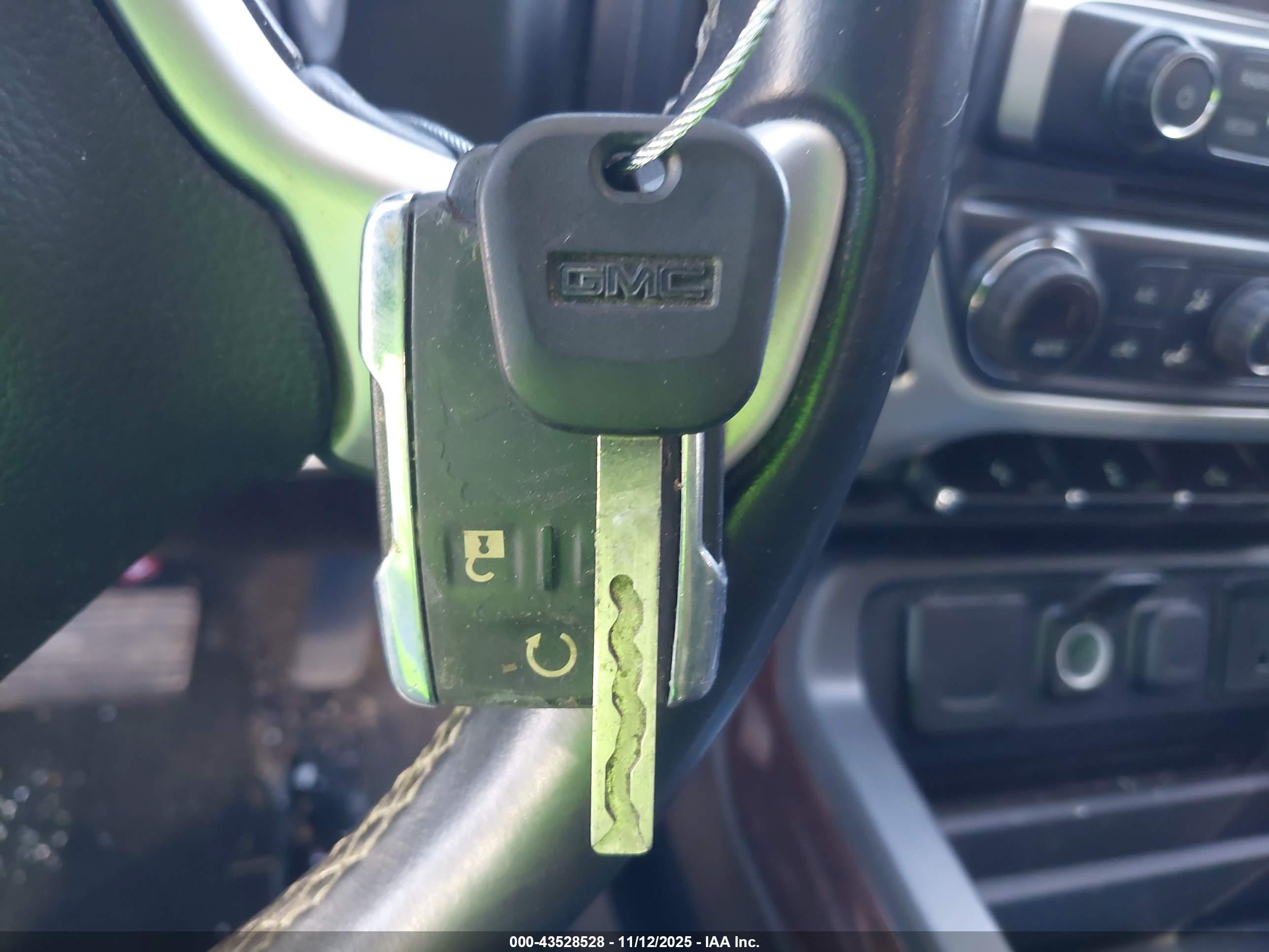 GMC SIERRA image 11