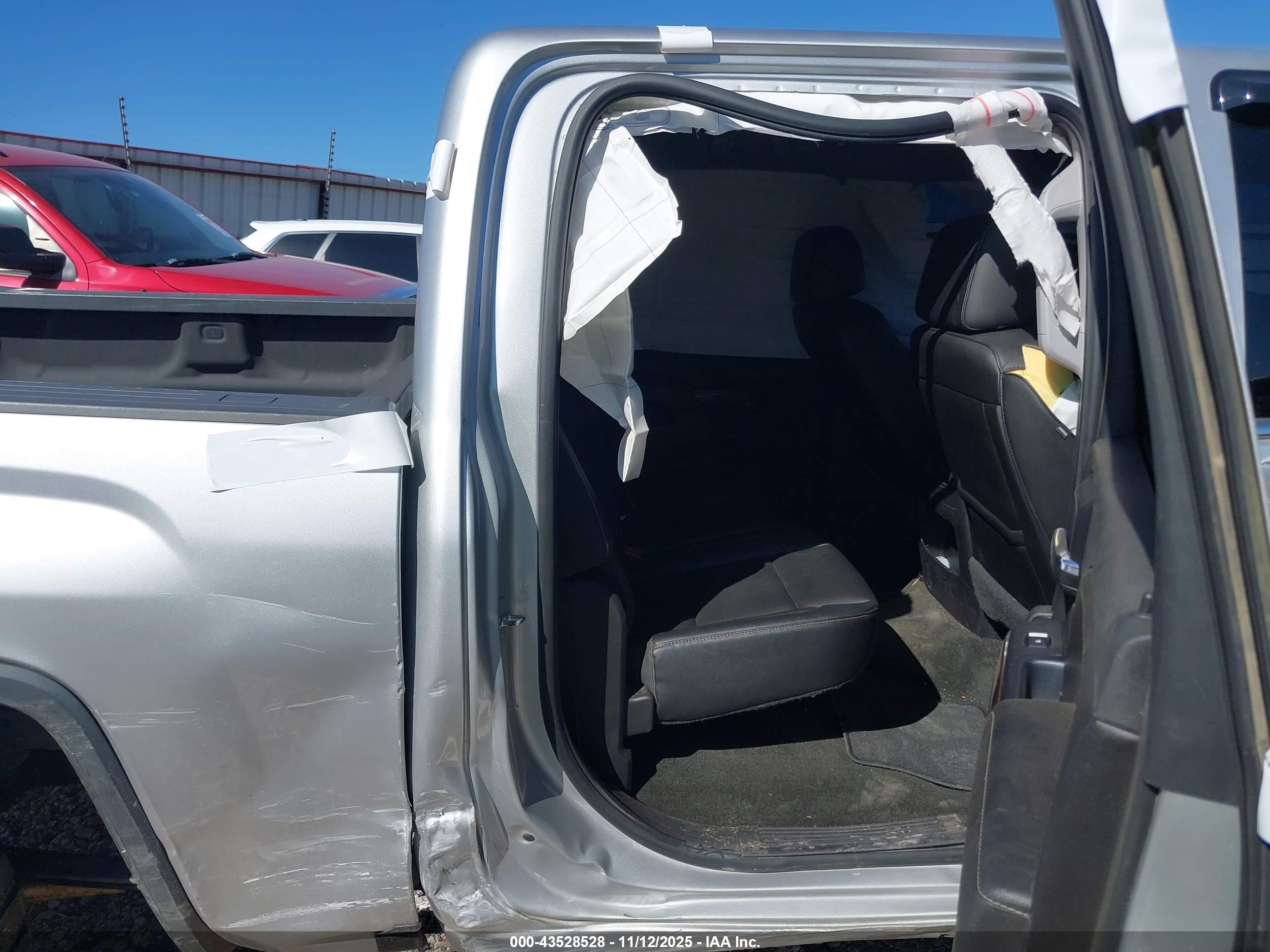 GMC SIERRA image 8