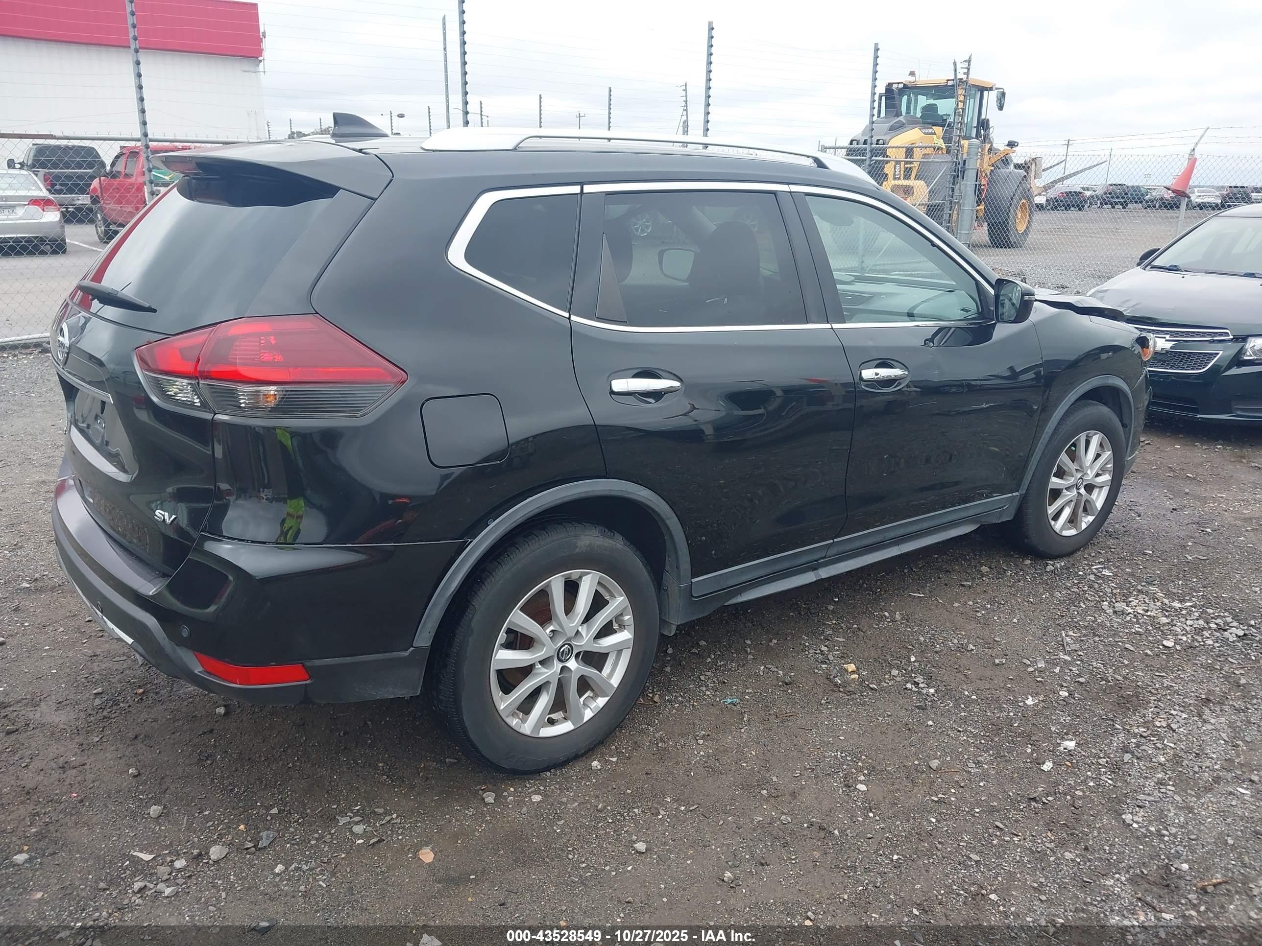 NISSAN ROGUE image 4
