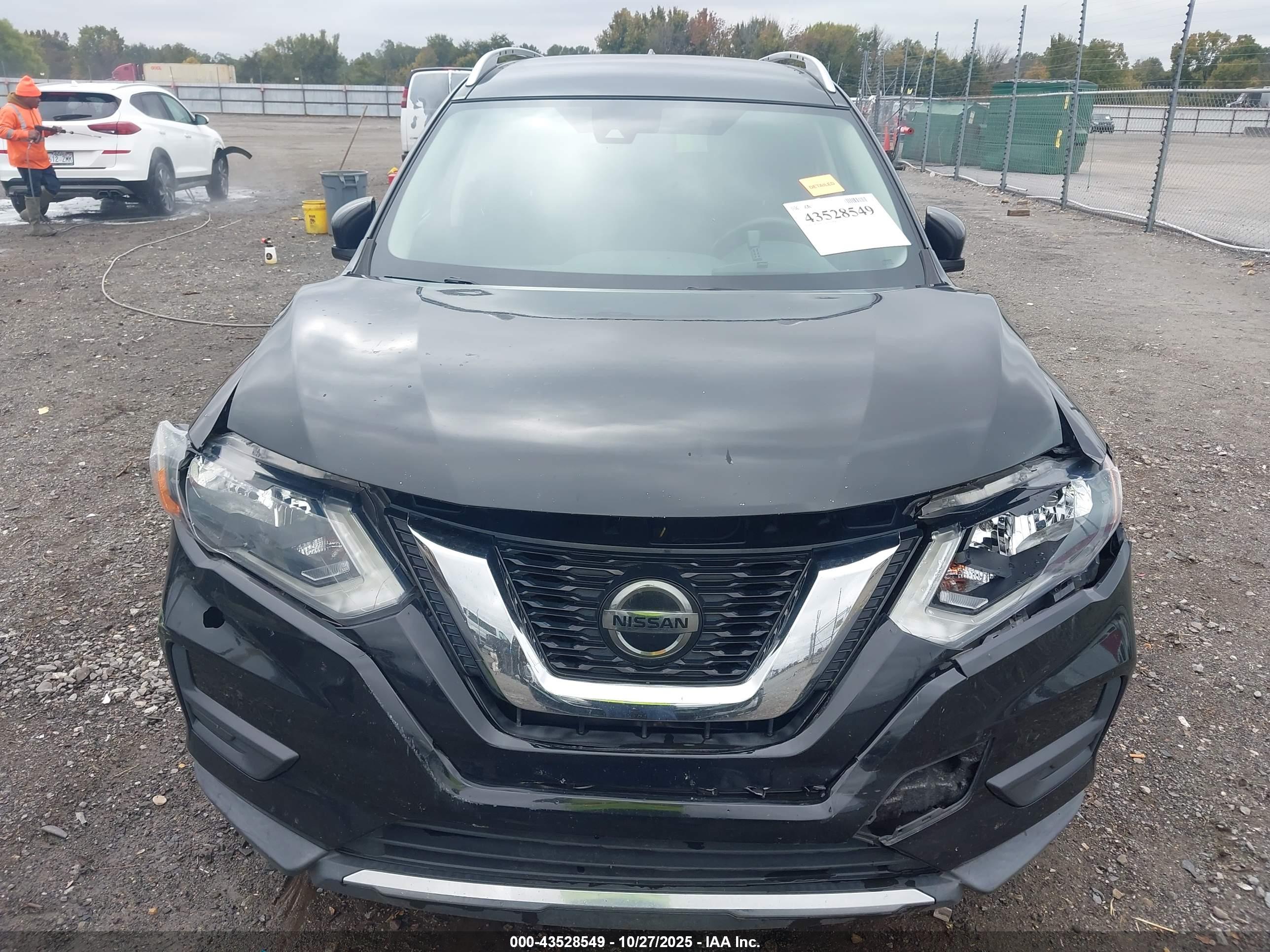 NISSAN ROGUE image 6