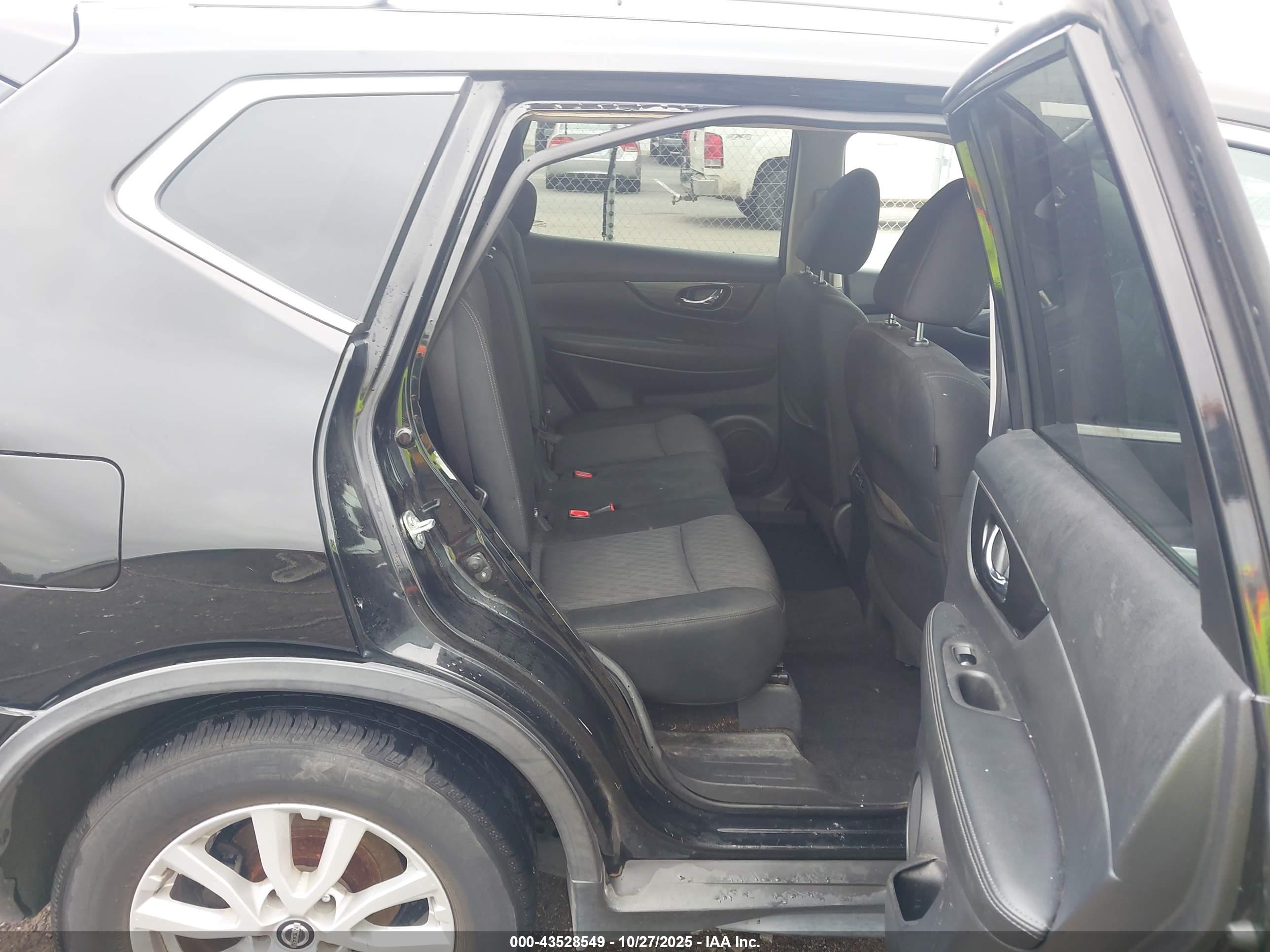 NISSAN ROGUE image 8