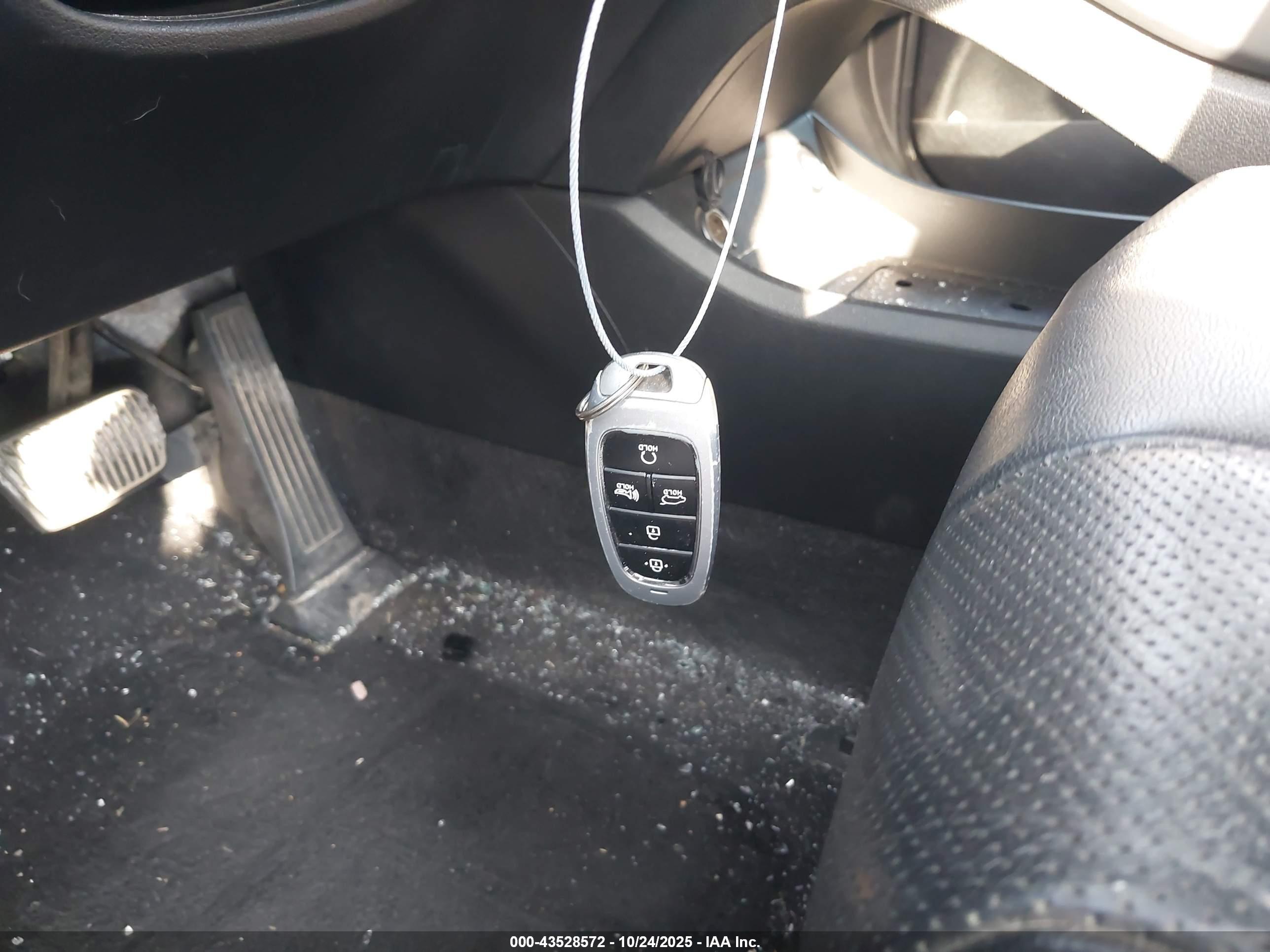 HYUNDAI SANTA image 11