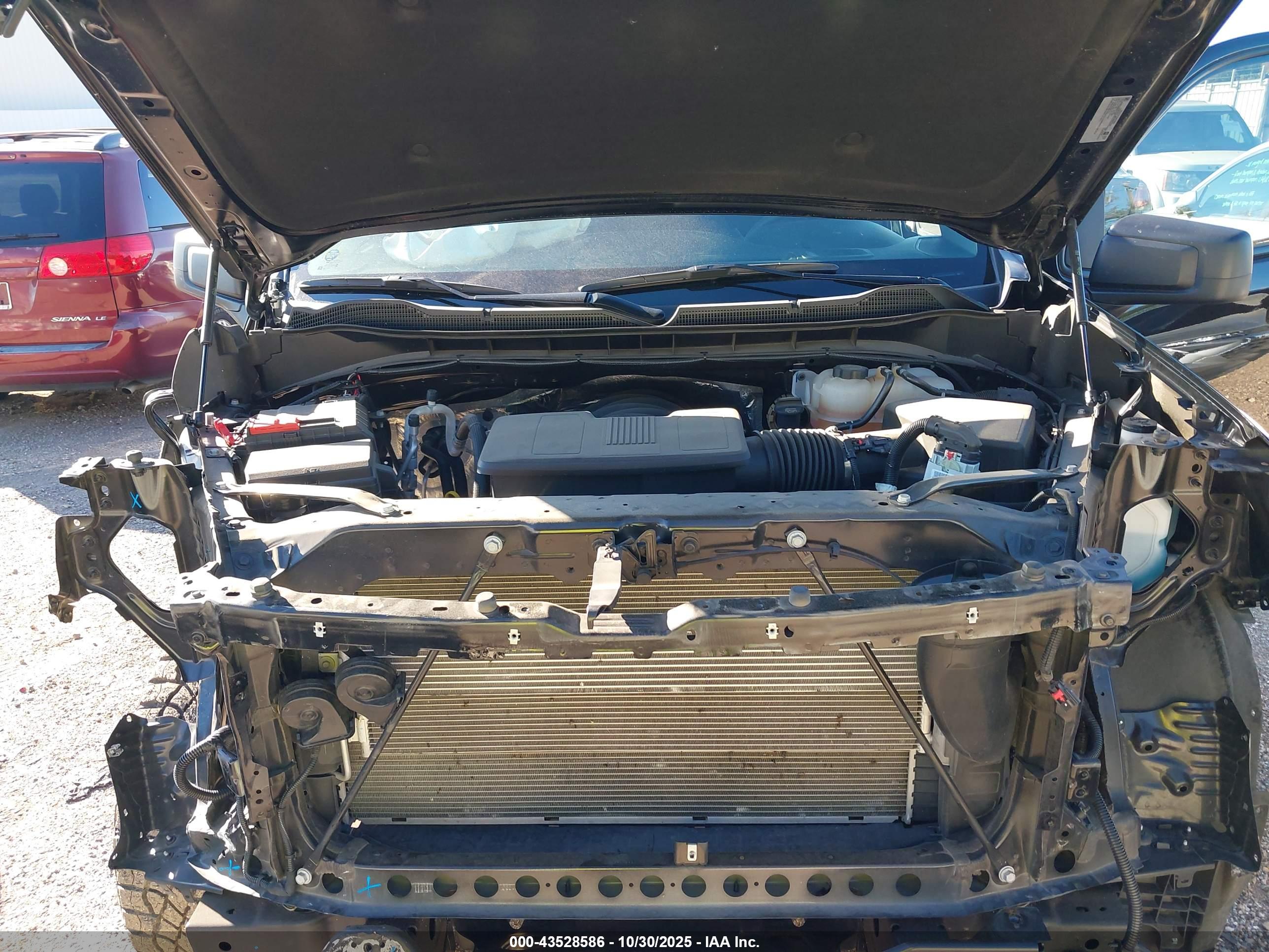 CHEVROLET SILVERADO image 10