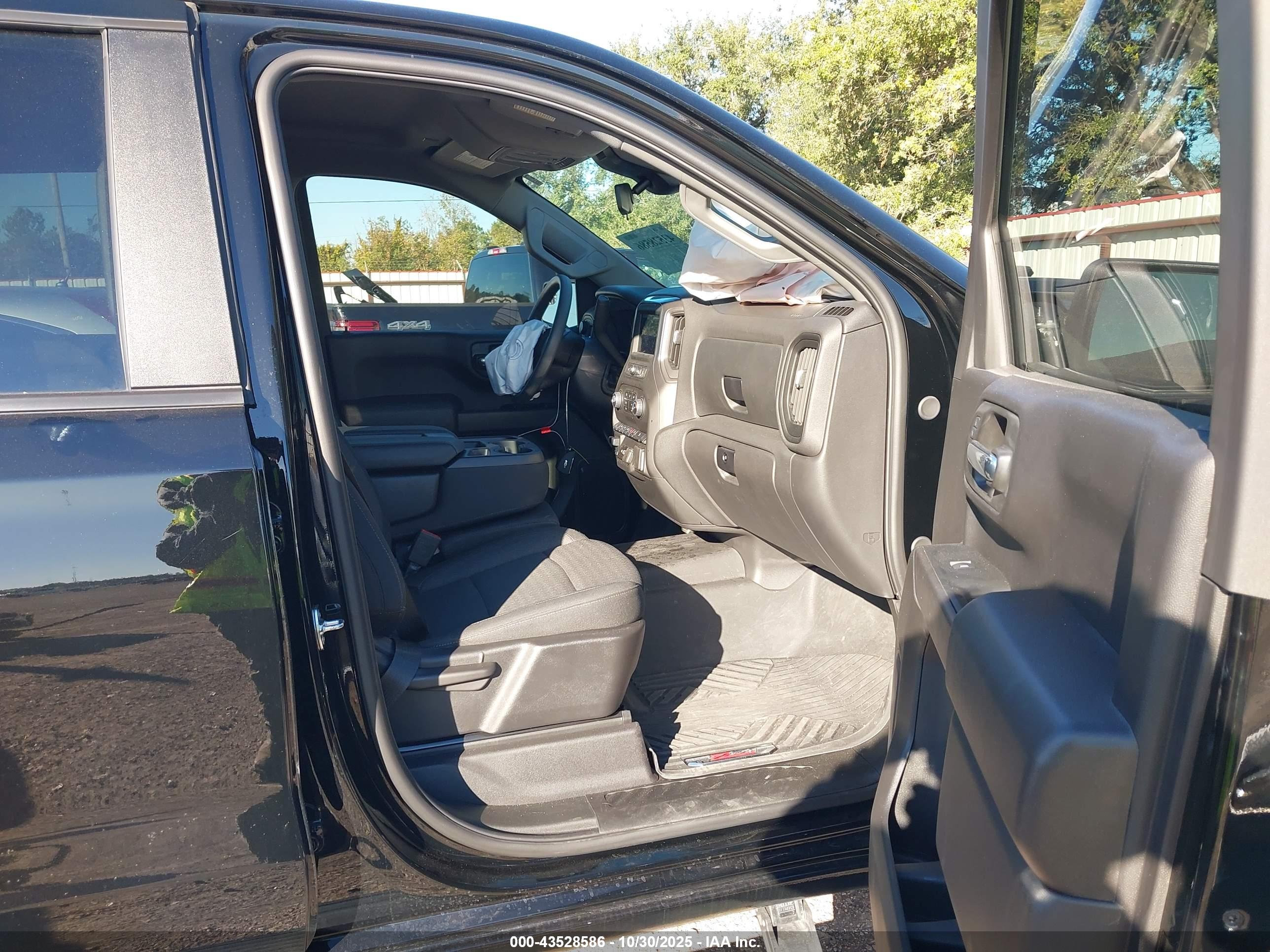 CHEVROLET SILVERADO image 5