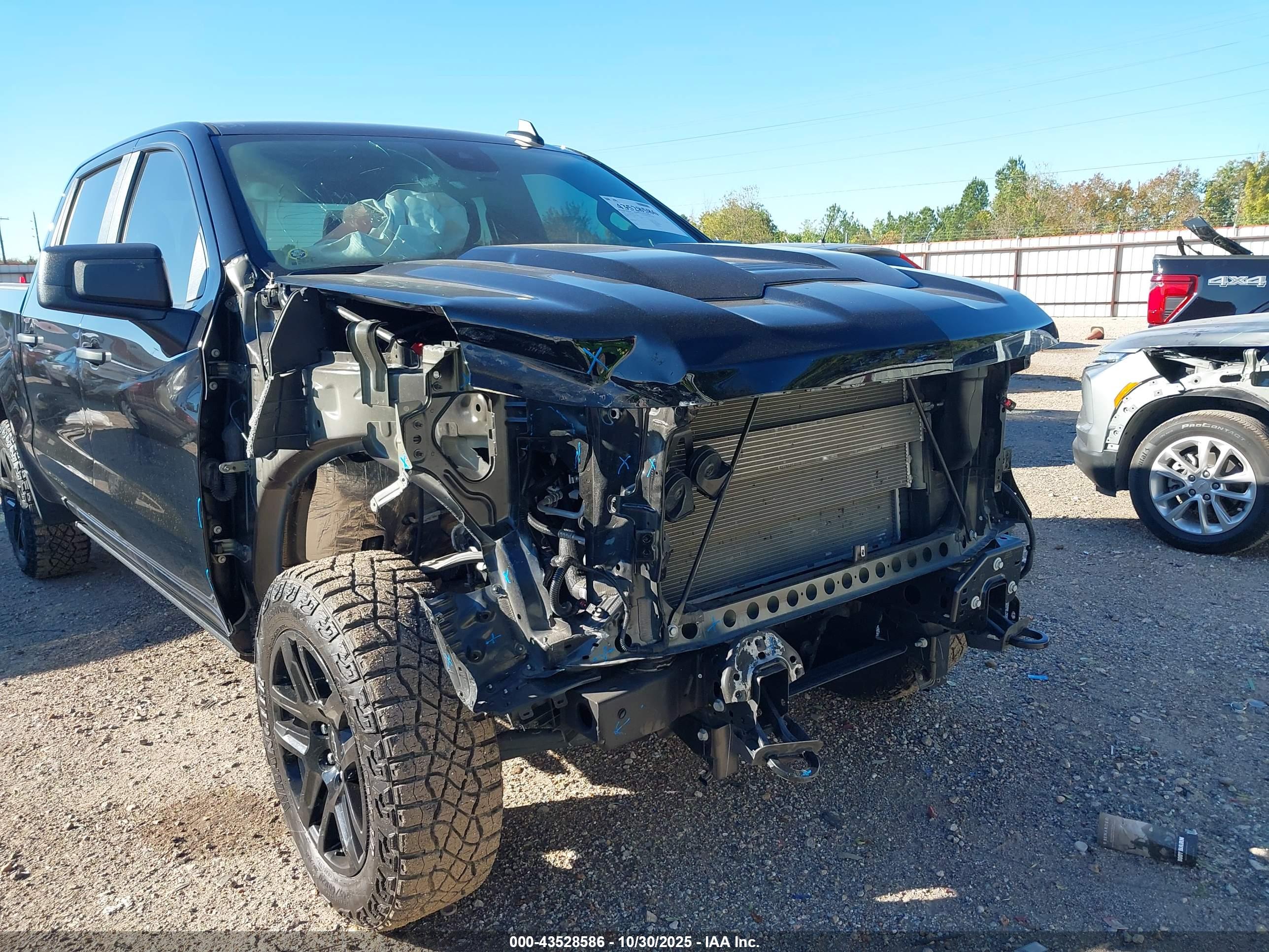 CHEVROLET SILVERADO image 6