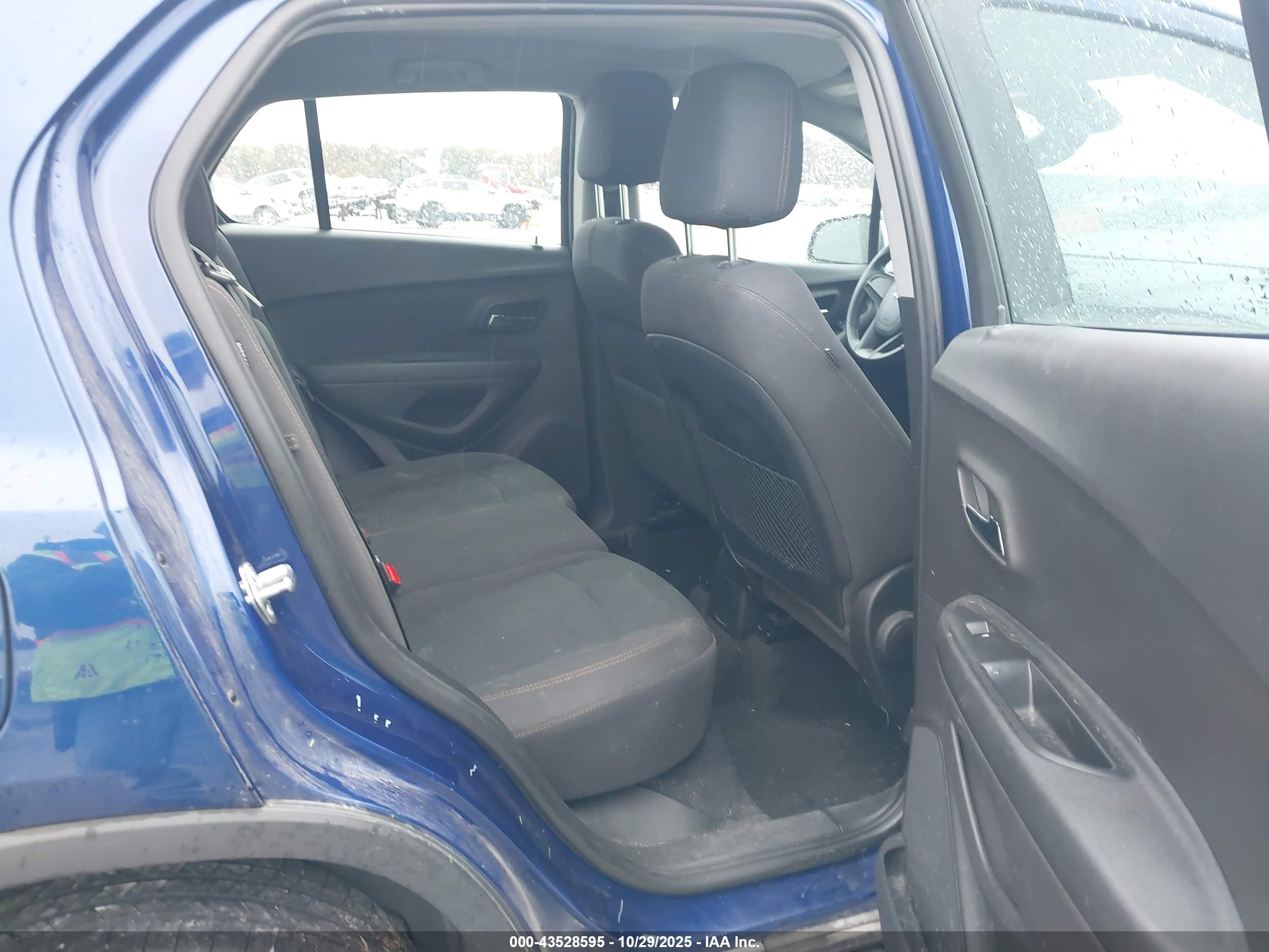 CHEVROLET TRAX image 8