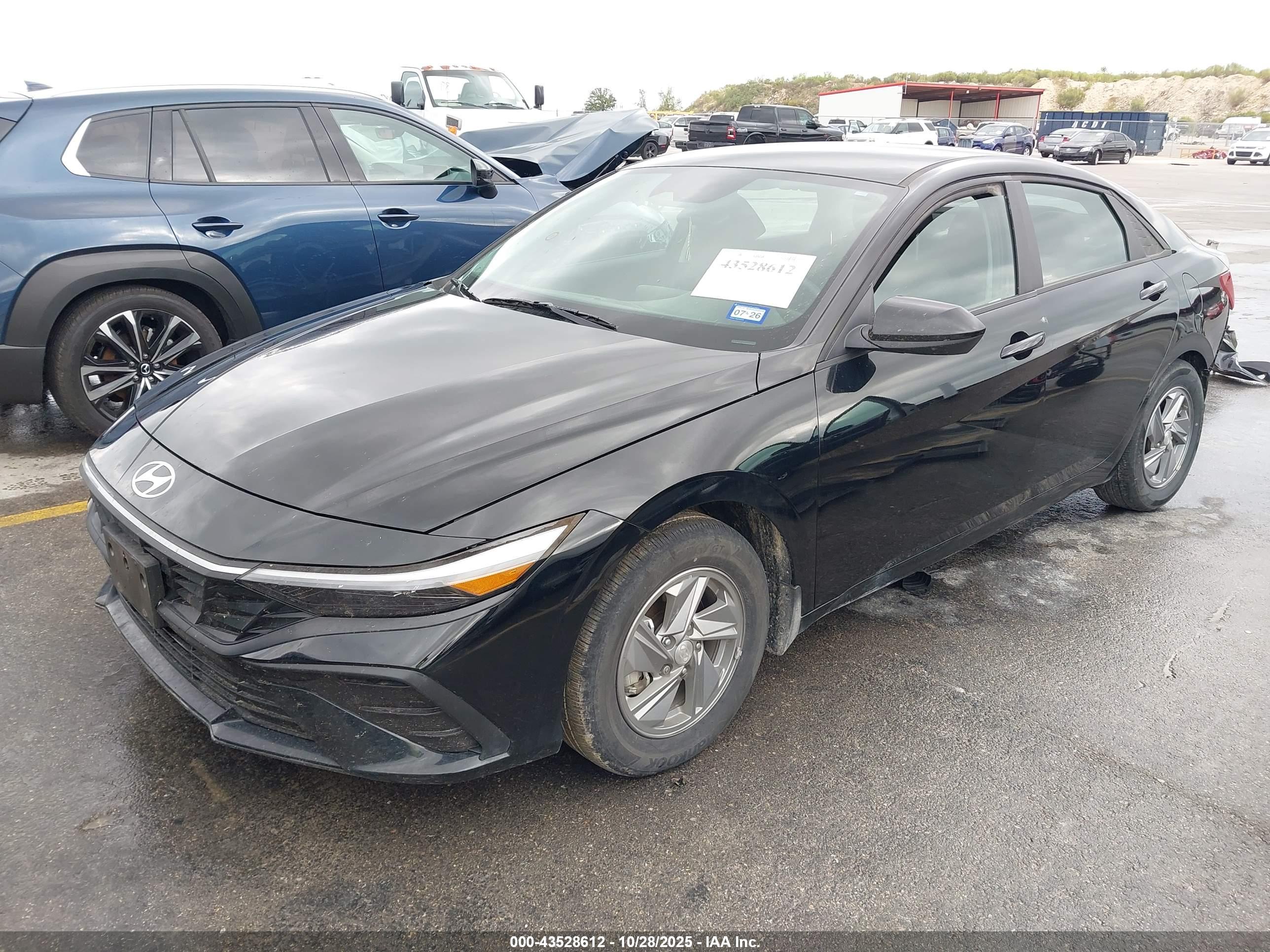 HYUNDAI ELANTRA image 2