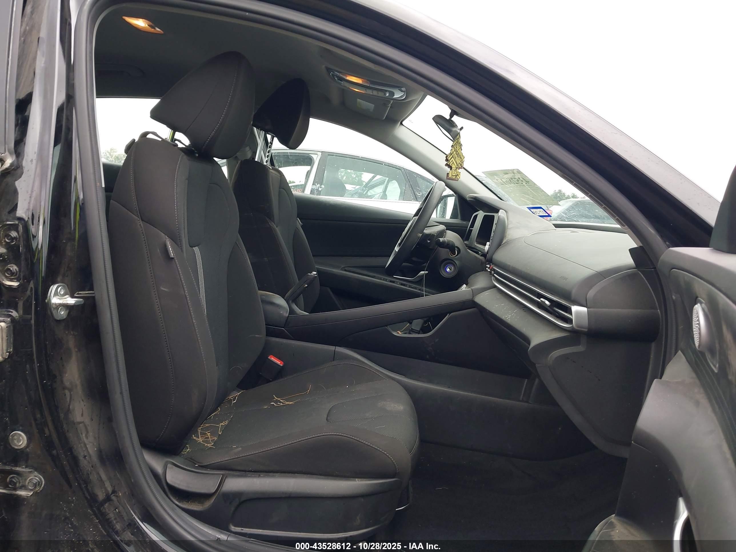 HYUNDAI ELANTRA image 5