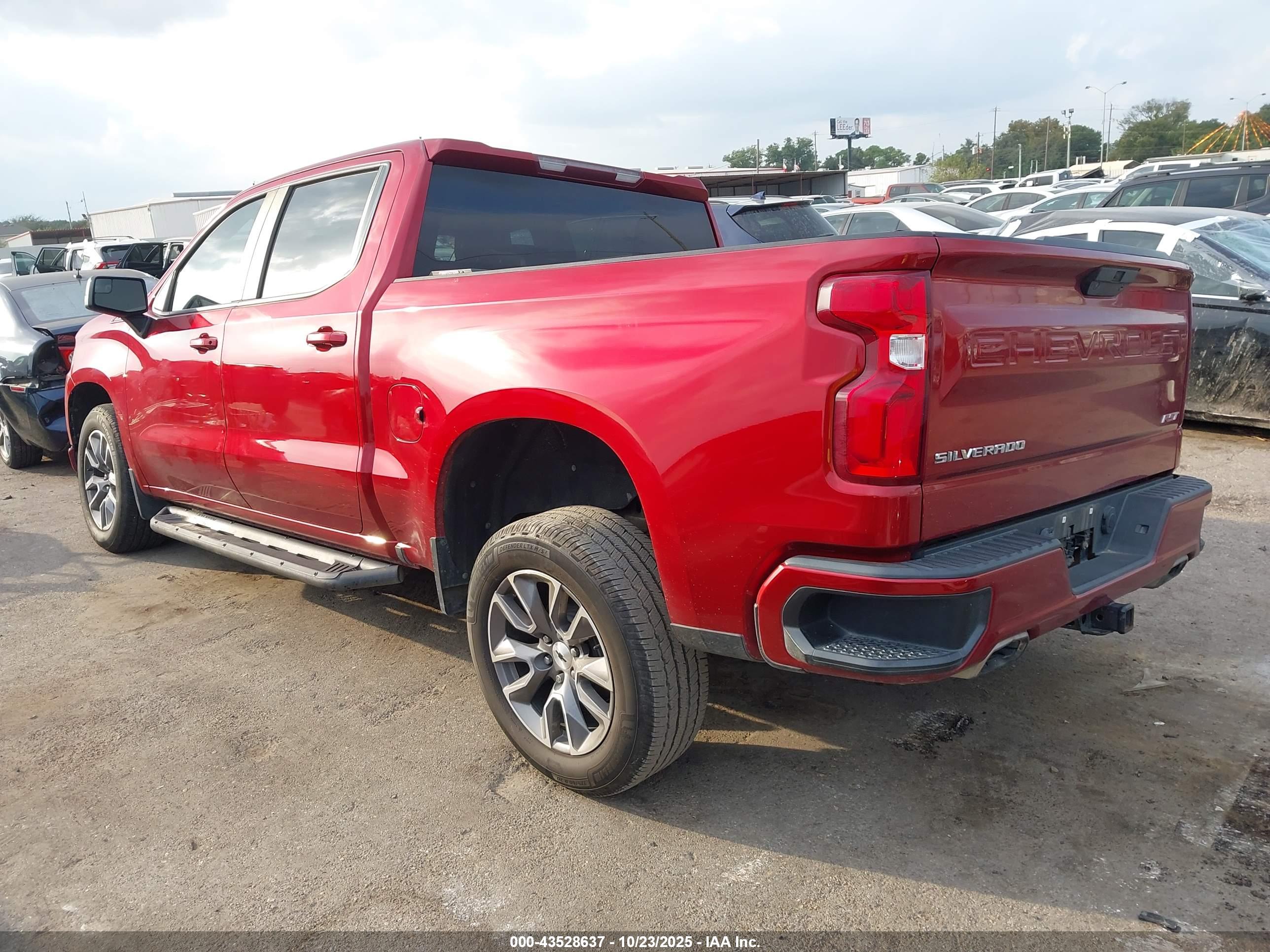 CHEVROLET SILVERADO image 3