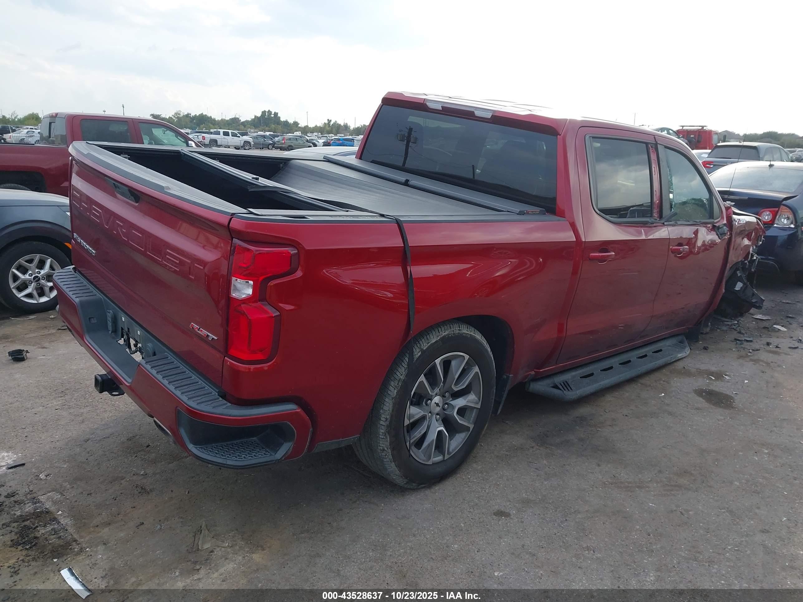 CHEVROLET SILVERADO image 4