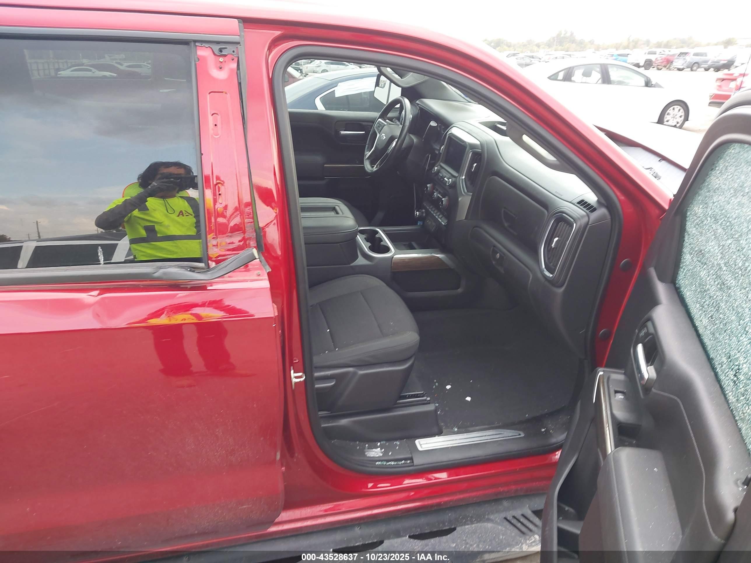 CHEVROLET SILVERADO image 5