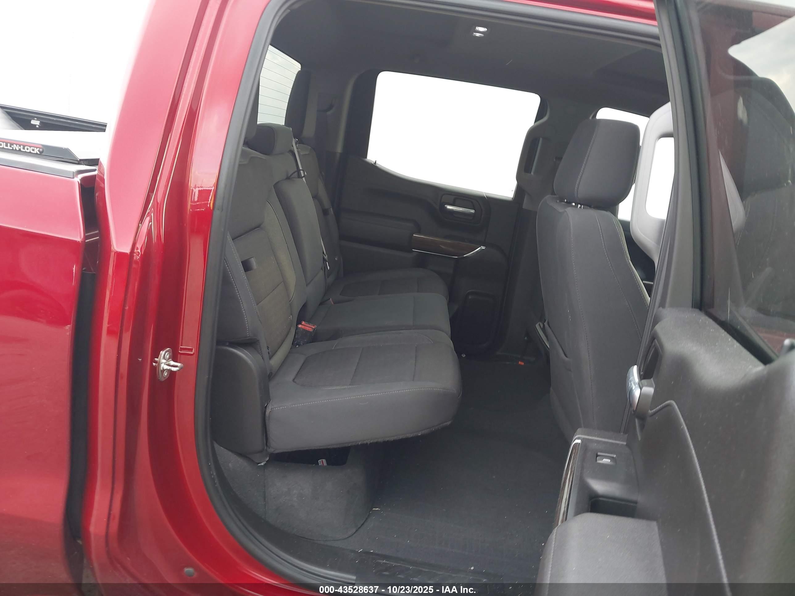 CHEVROLET SILVERADO image 8
