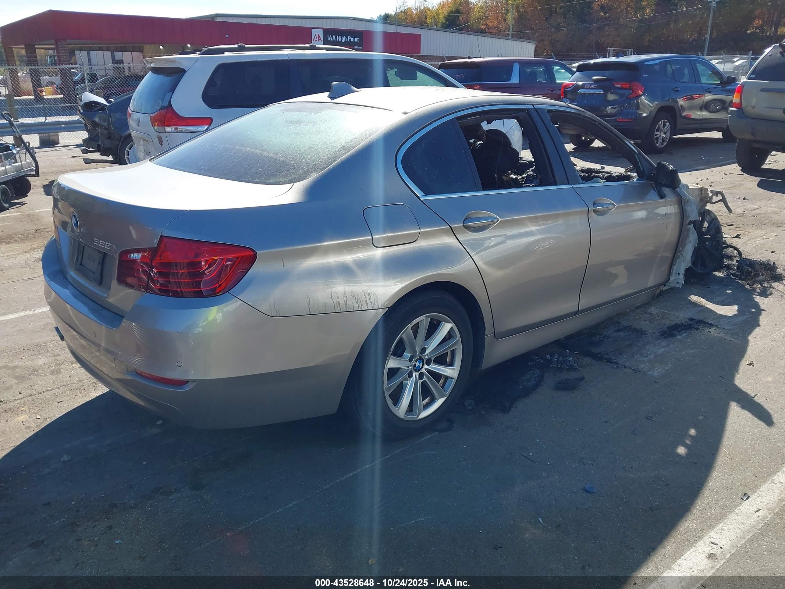 BMW 528I image 4
