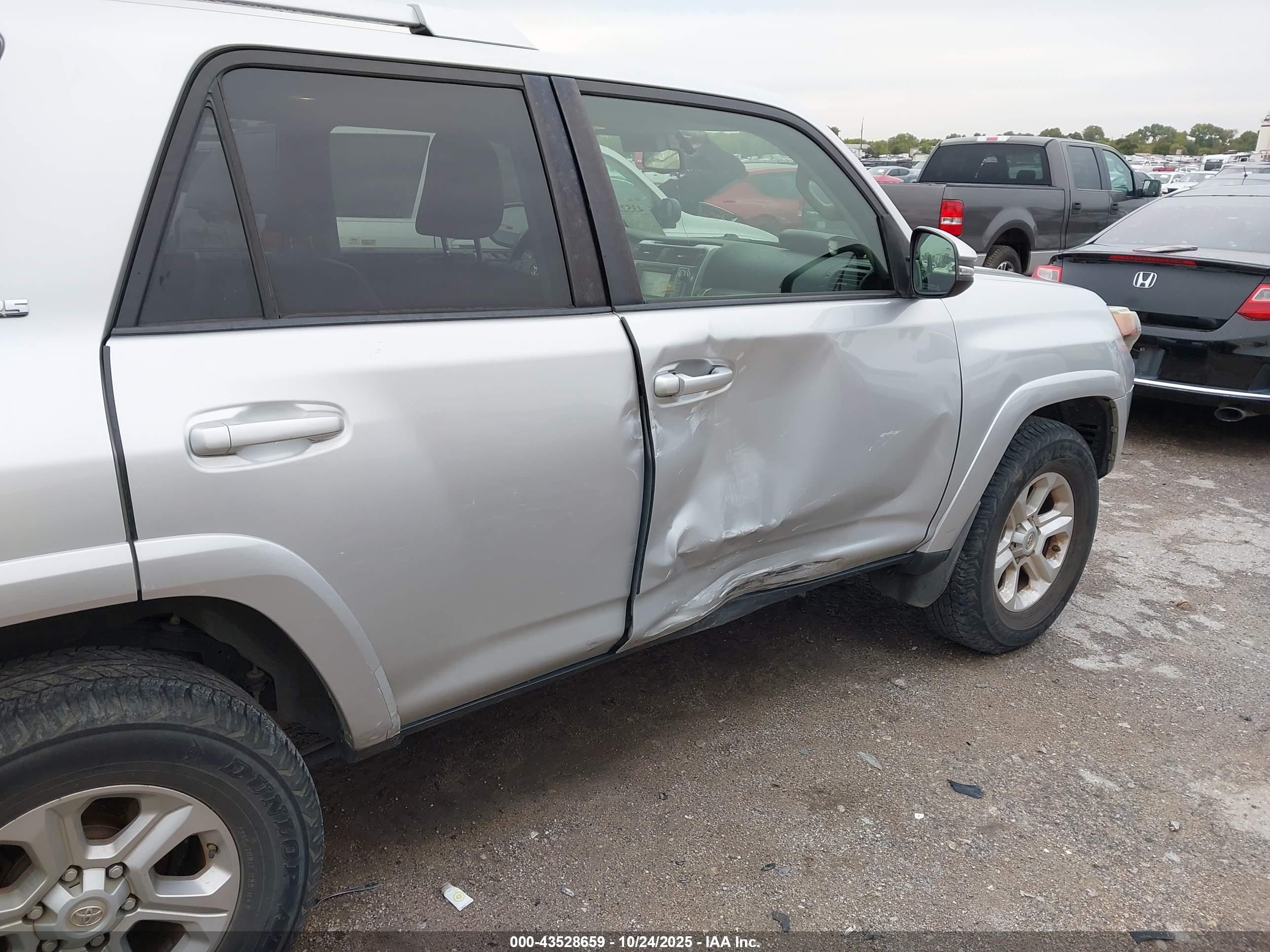 TOYOTA 4RUNNER image 6