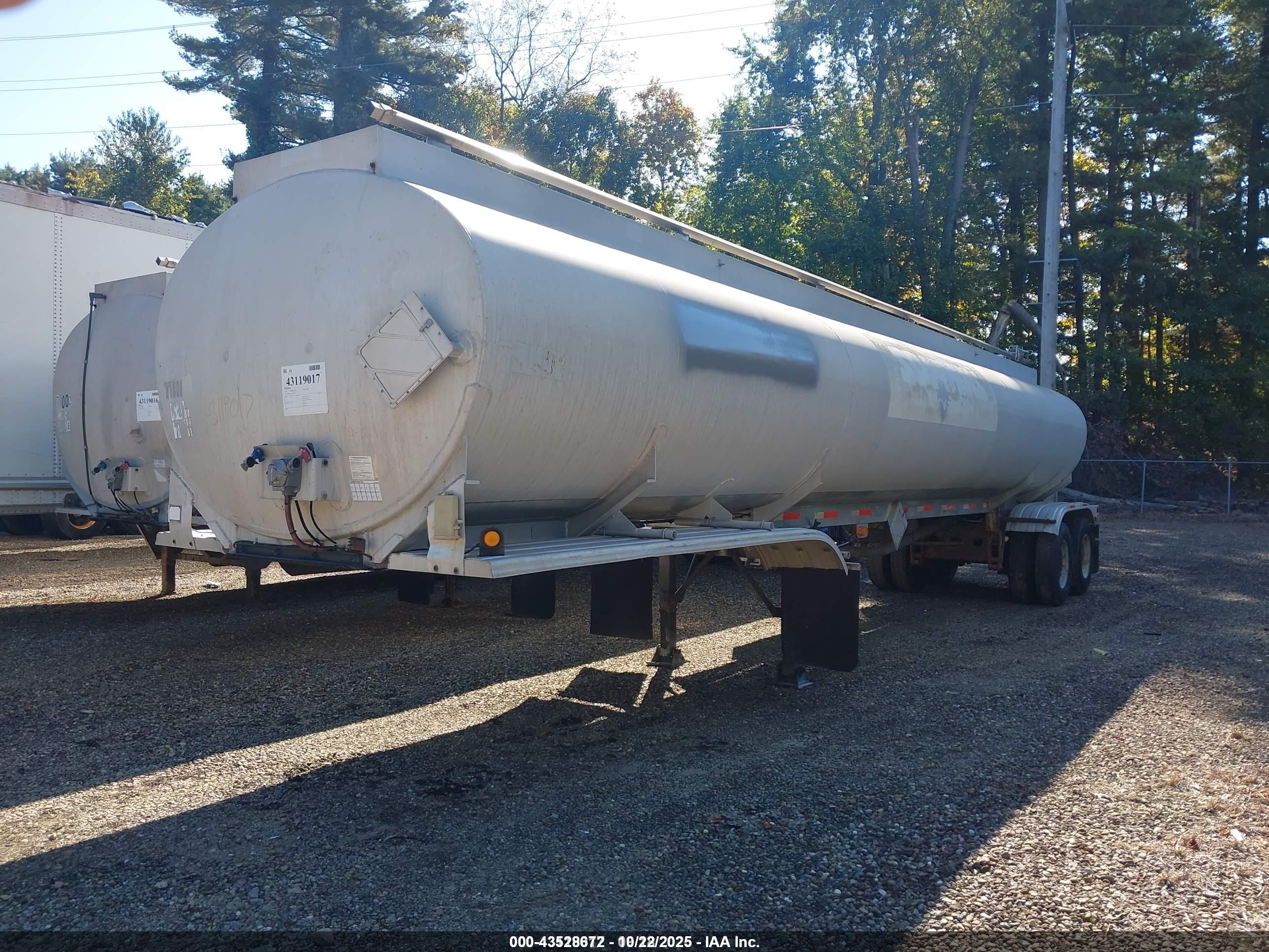 FRUEHAUF TANKER image 2