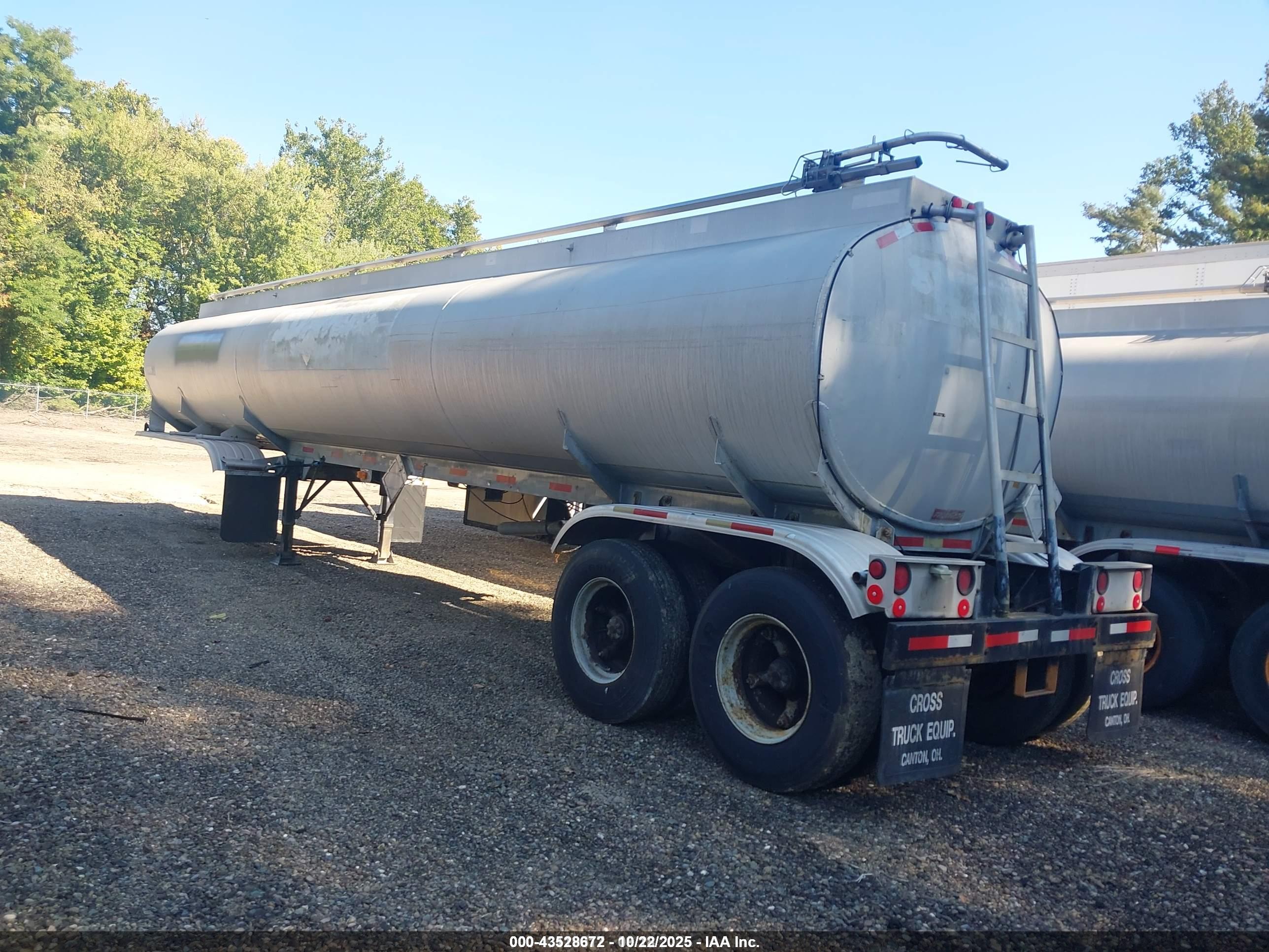 FRUEHAUF TANKER image 3