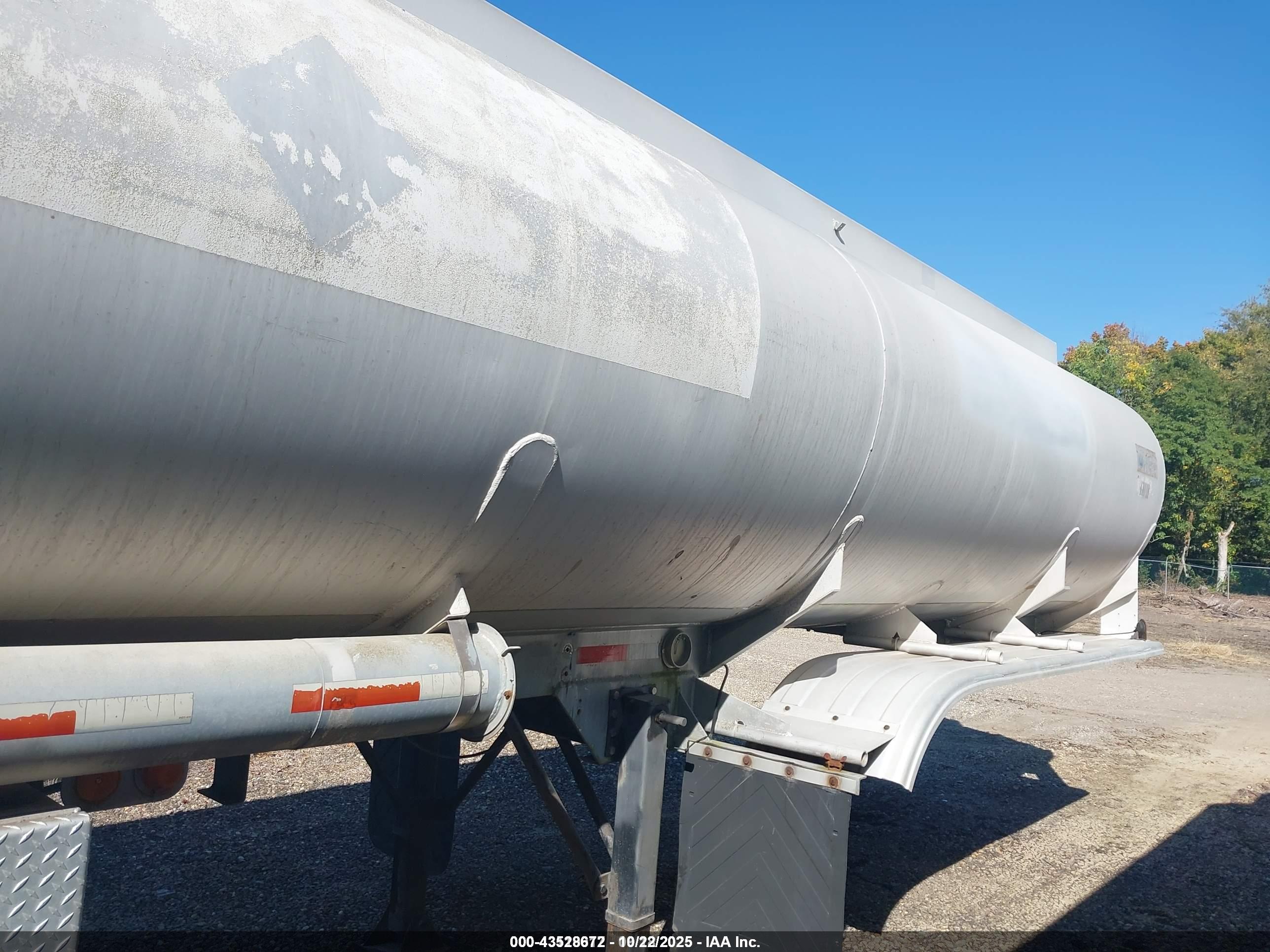 FRUEHAUF TANKER image 5