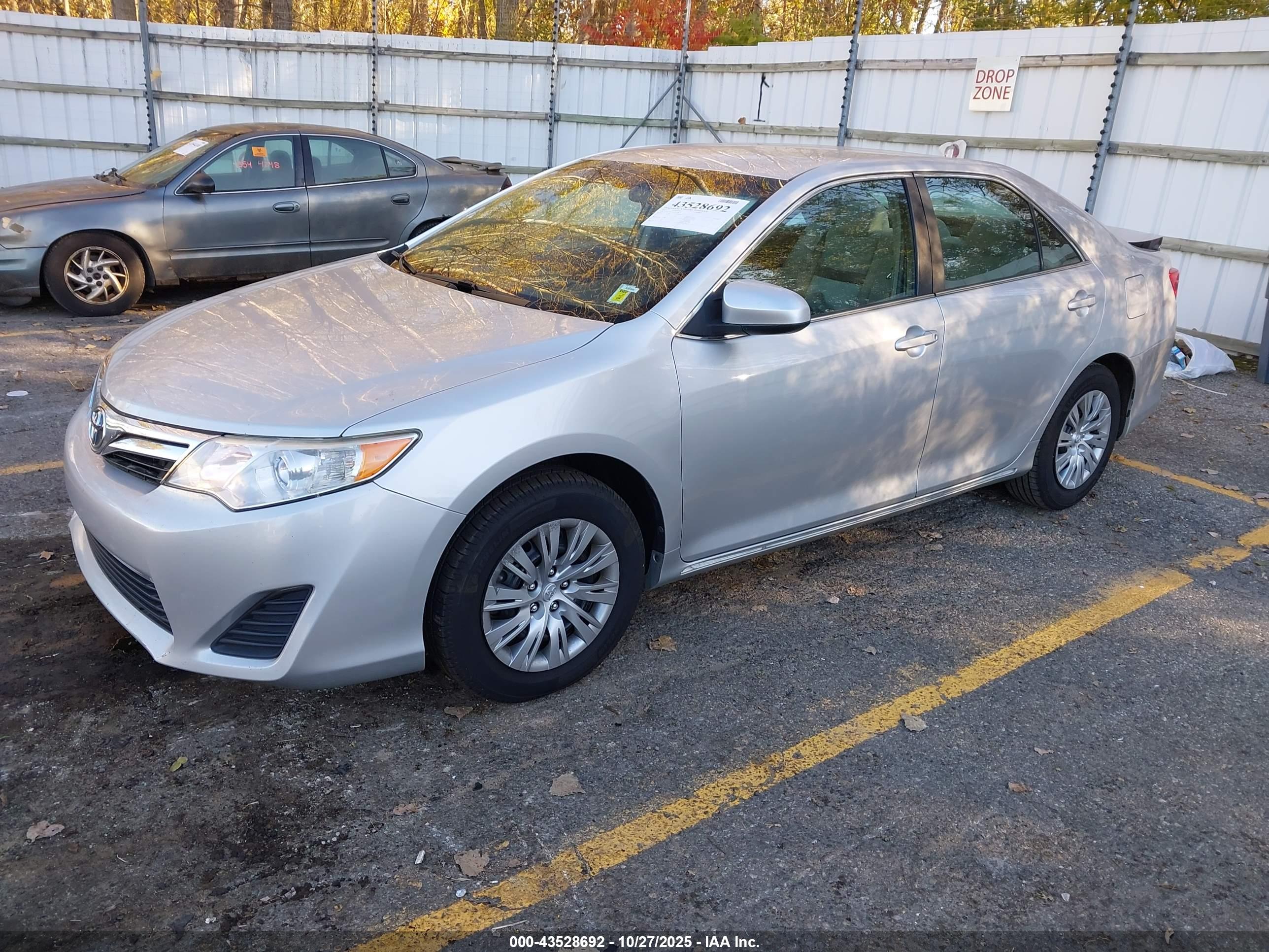 TOYOTA CAMRY image 2