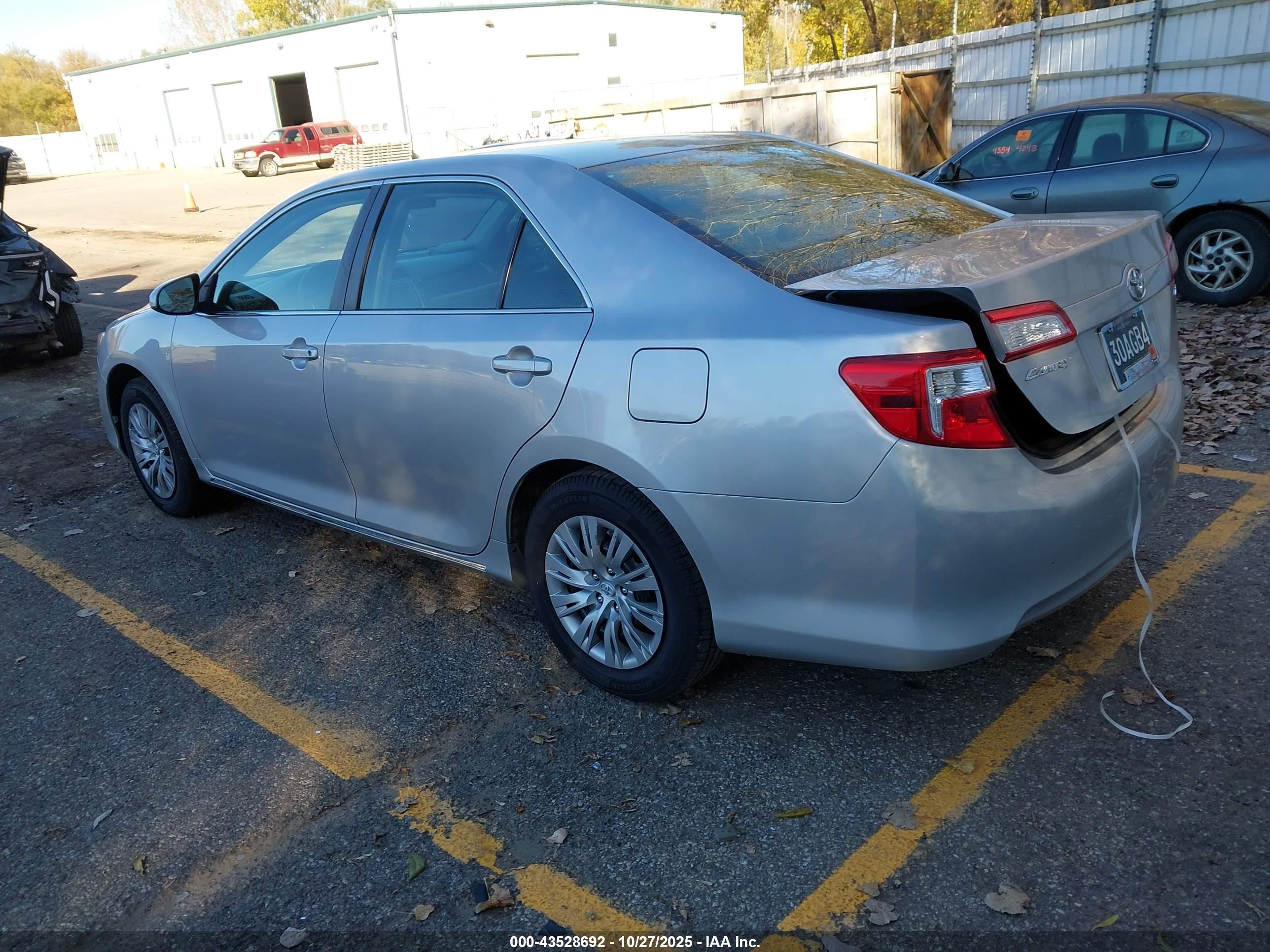 TOYOTA CAMRY image 3