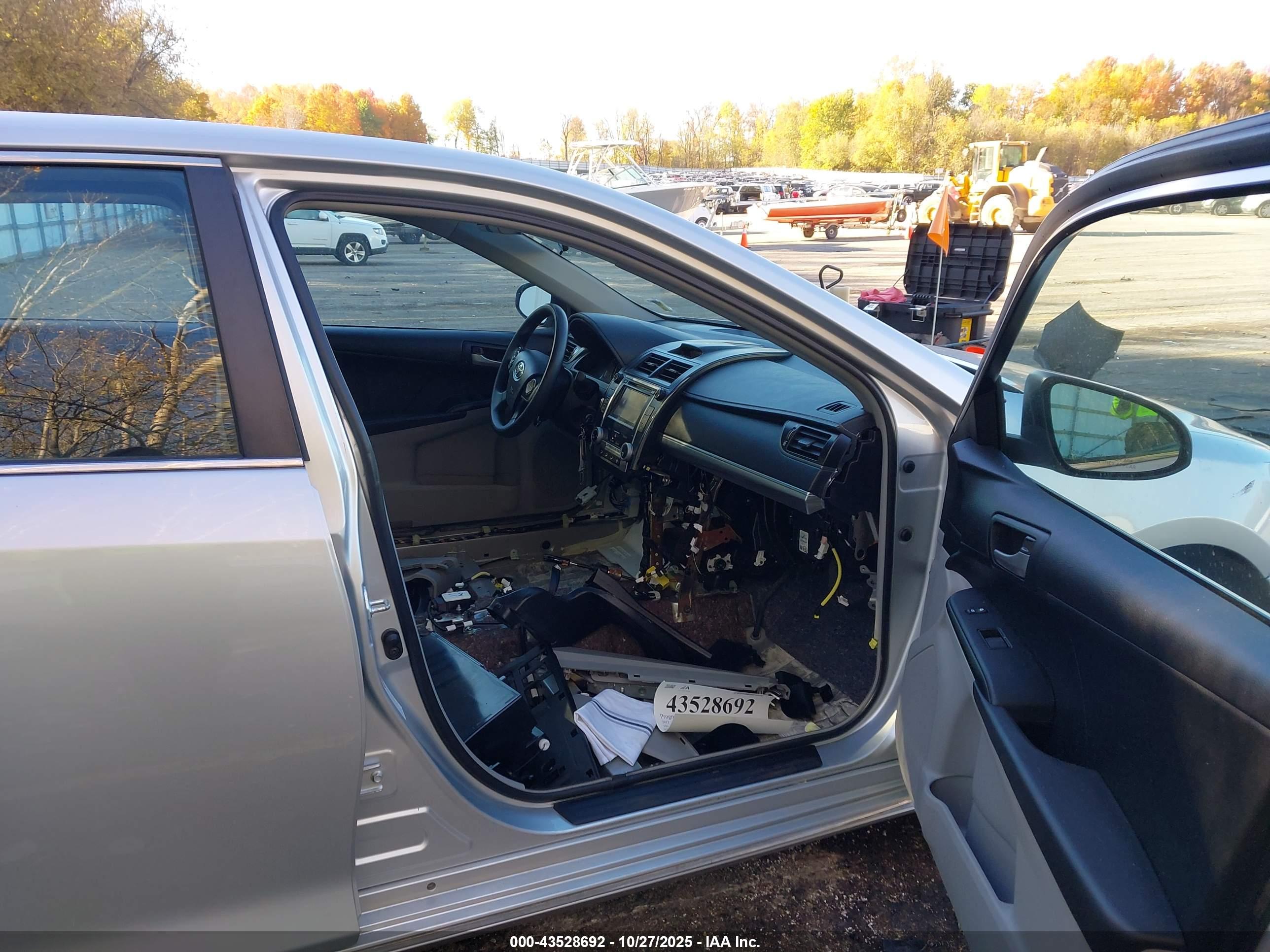 TOYOTA CAMRY image 5