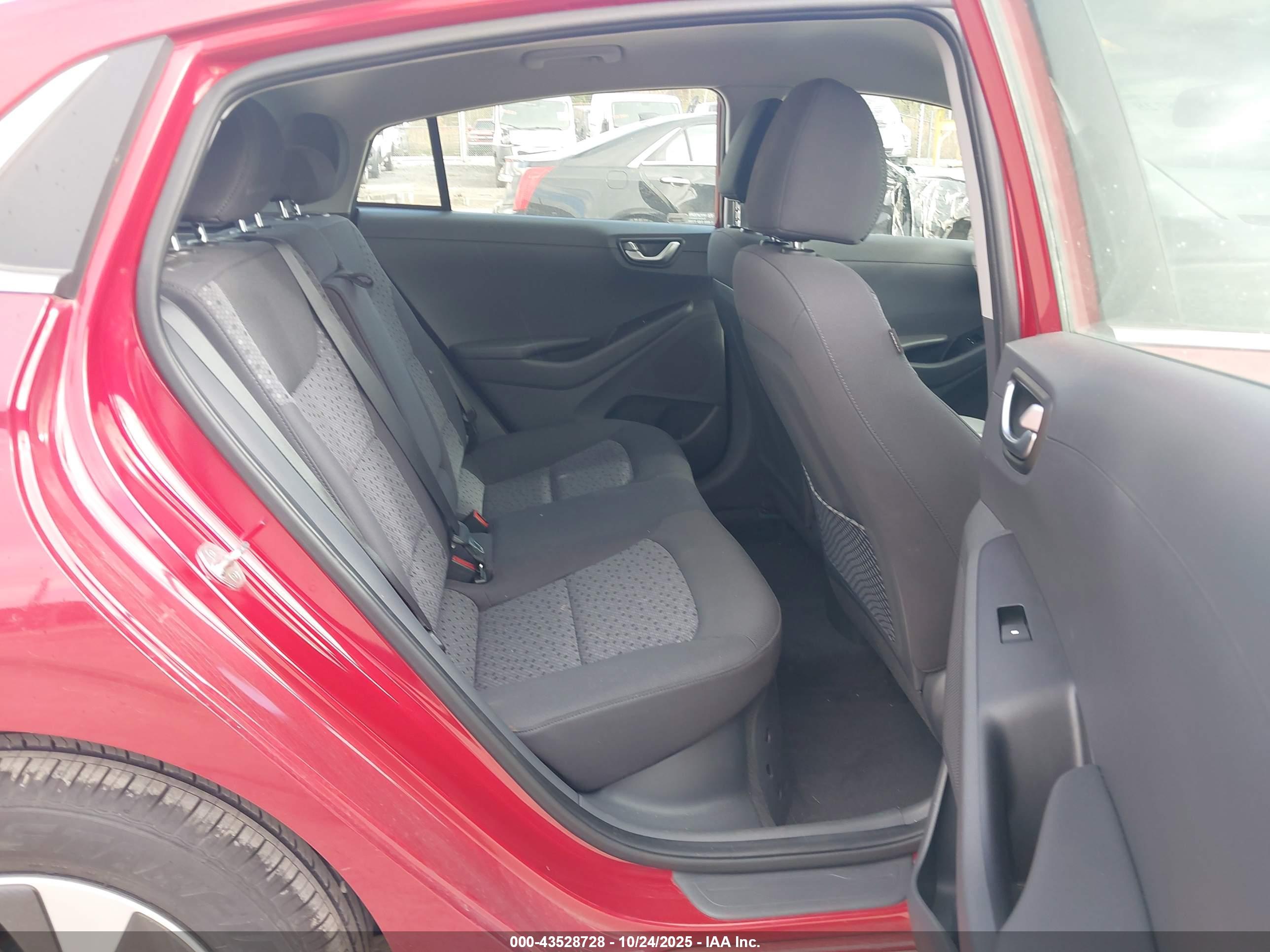 HYUNDAI IONIQ image 8