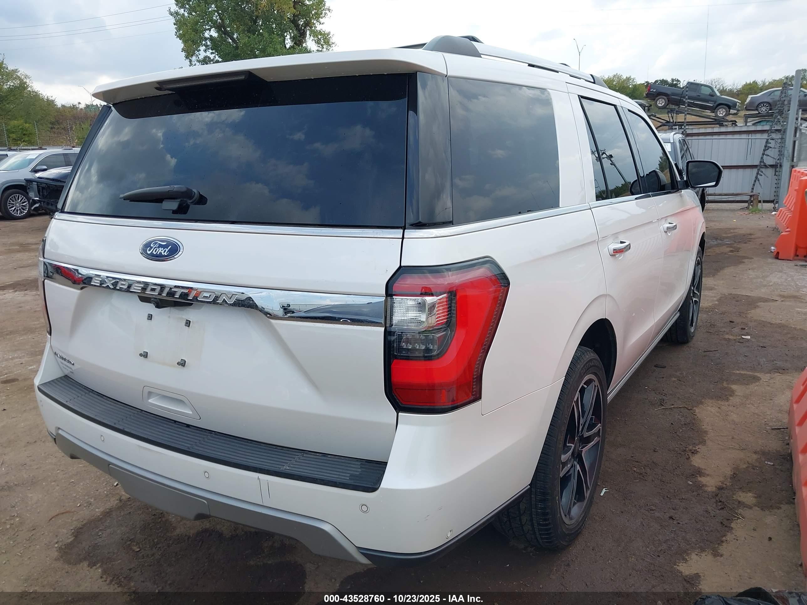 FORD EXPEDITION image 4