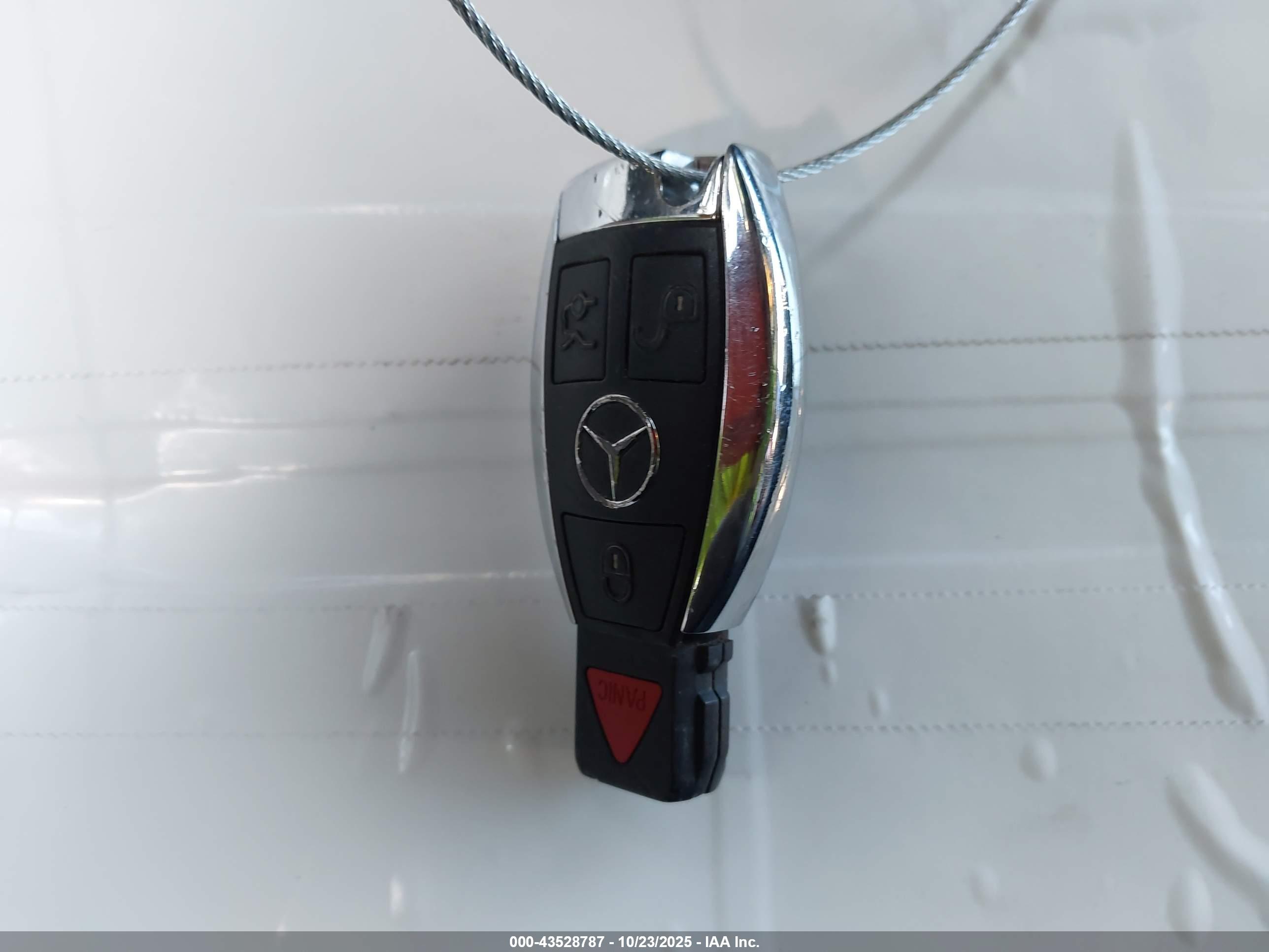 MERCEDES-BENZ E image 11