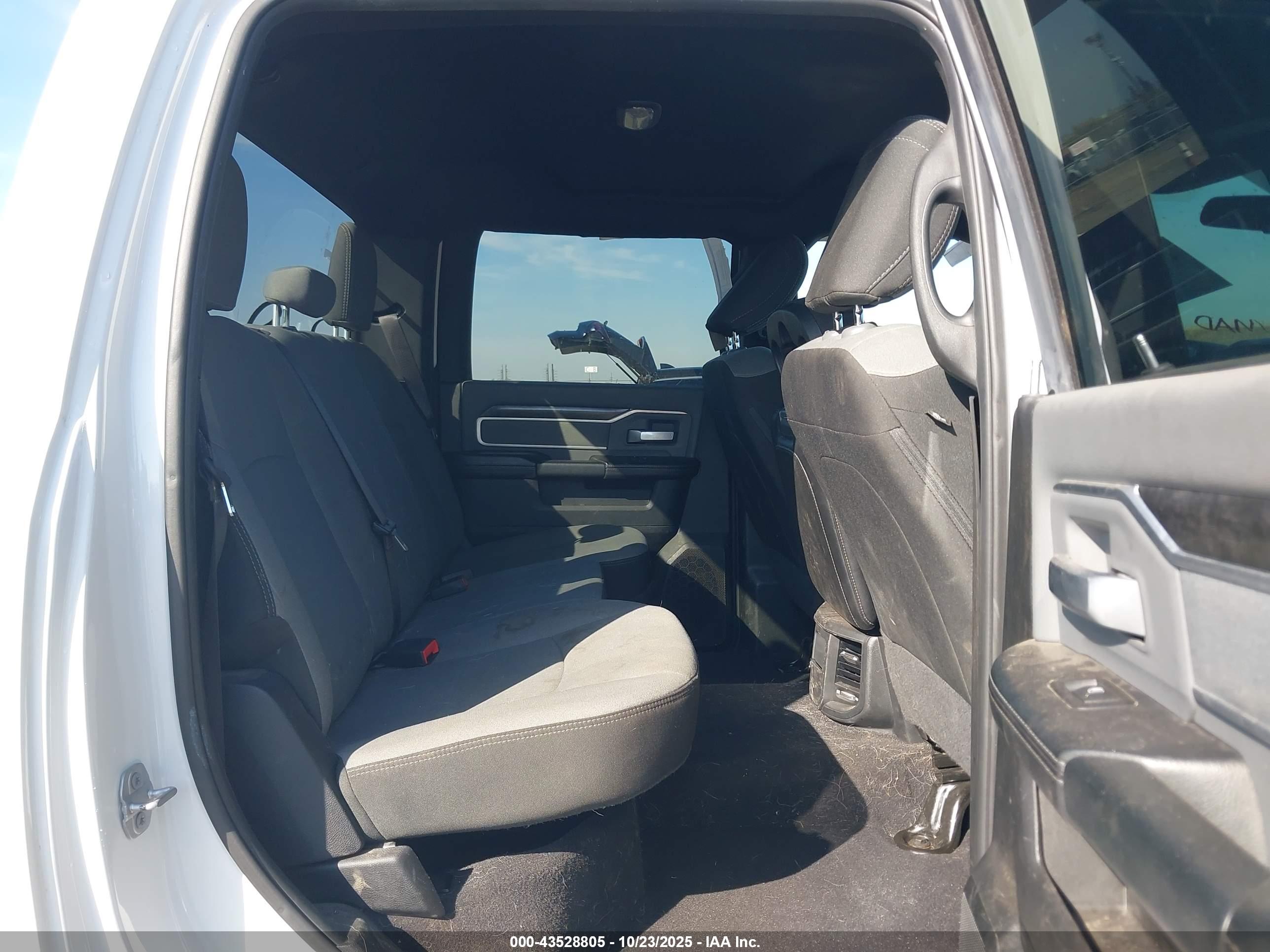 RAM 3500 image 8