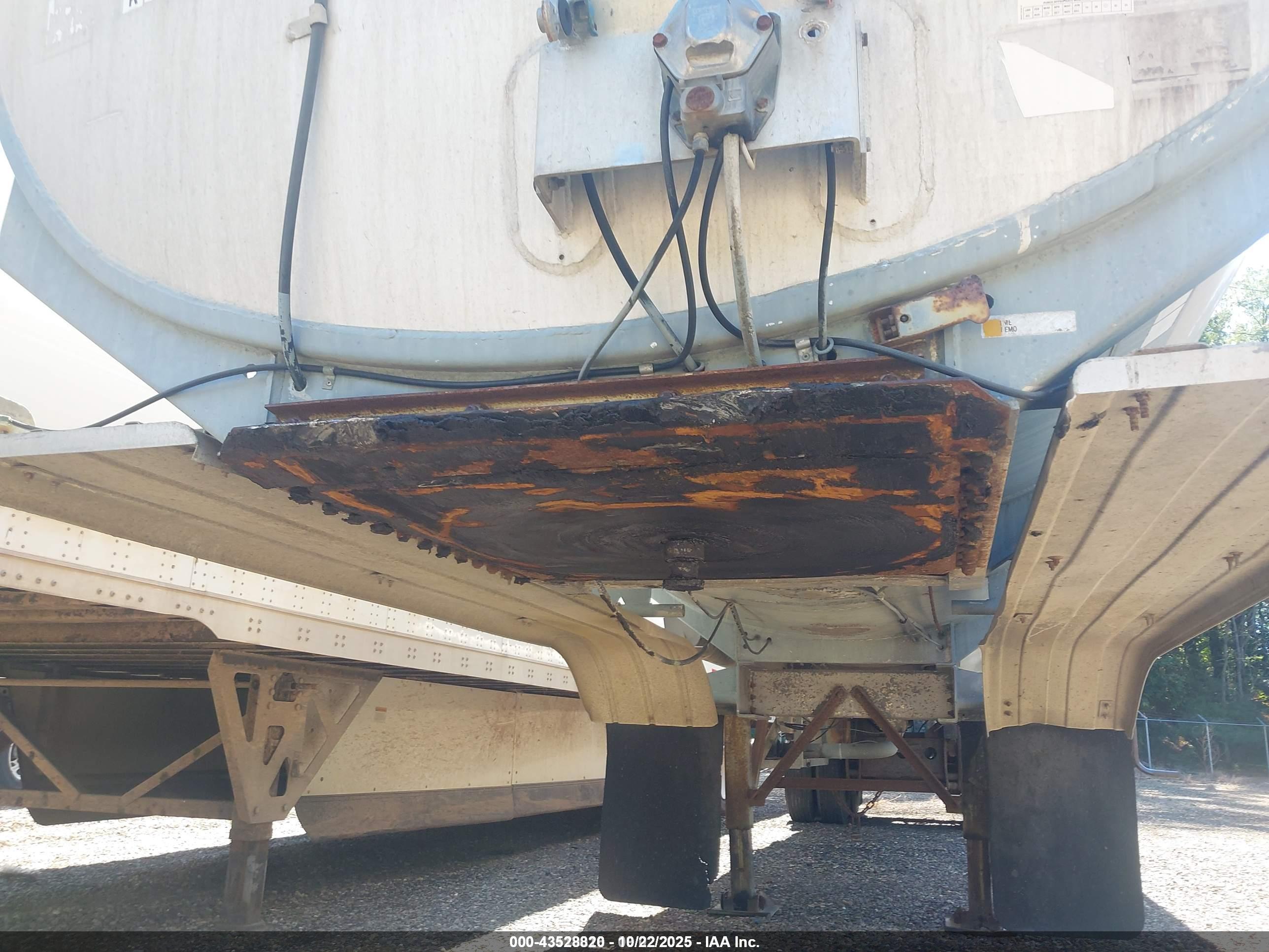 FRUEHAUF TANK image 10