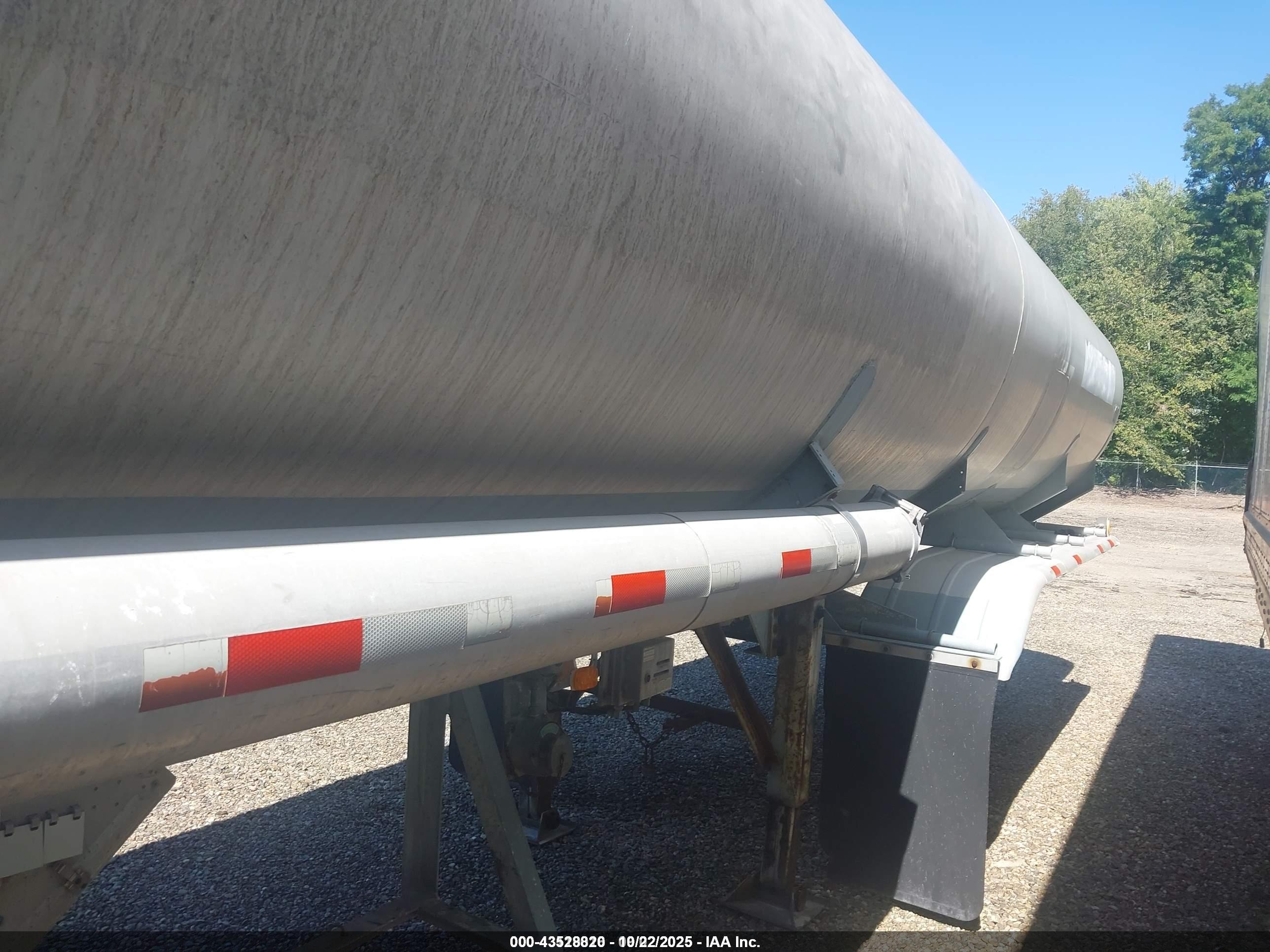 FRUEHAUF TANK image 5