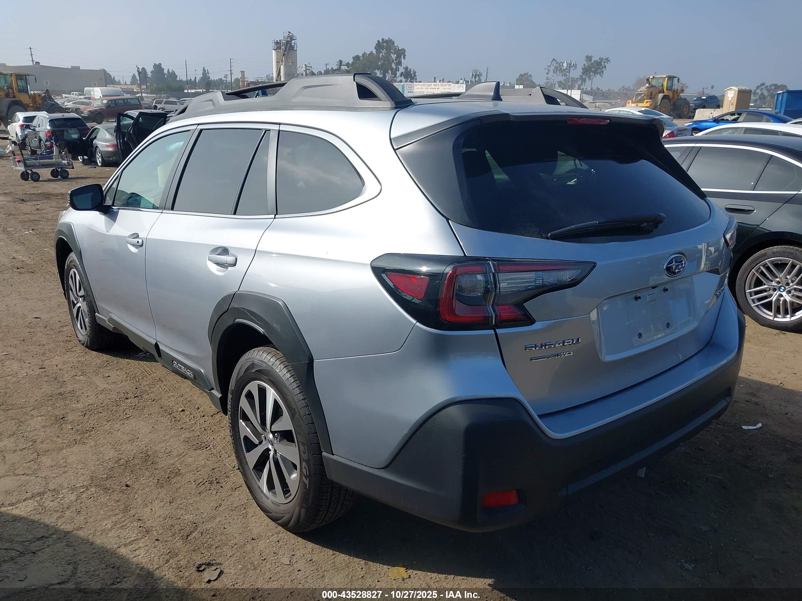 SUBARU OUTBACK image 3