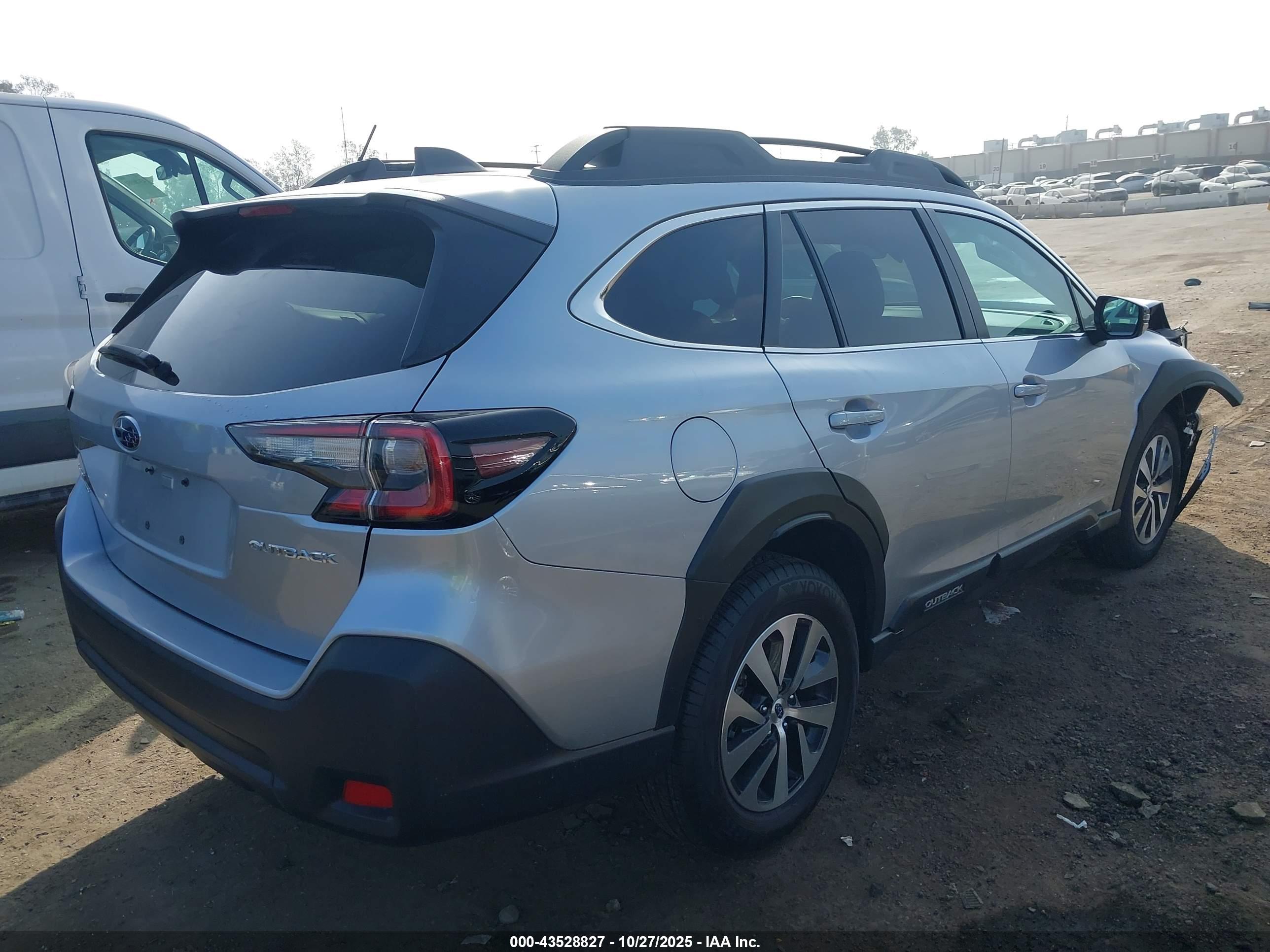 SUBARU OUTBACK image 4