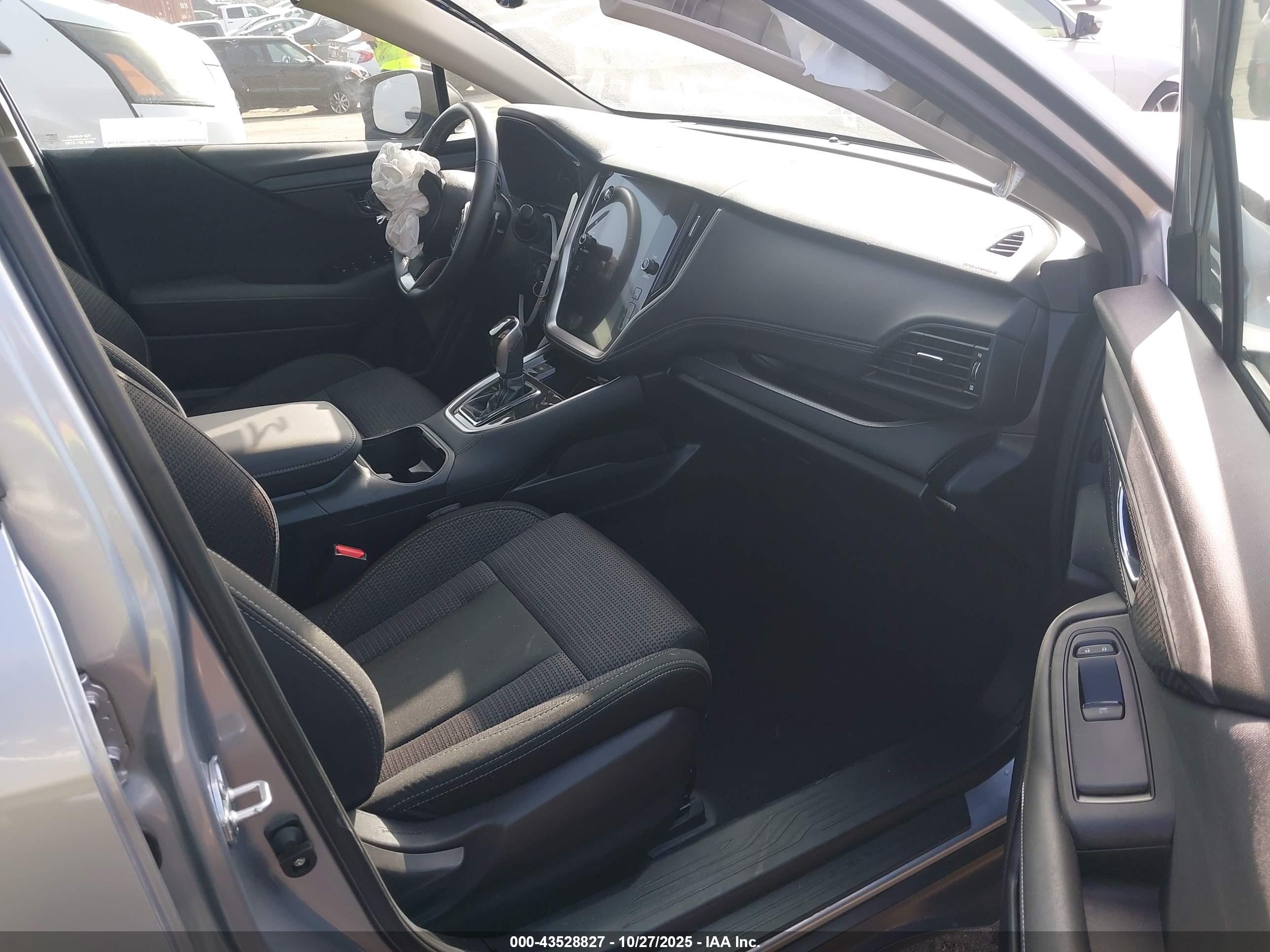 SUBARU OUTBACK image 5