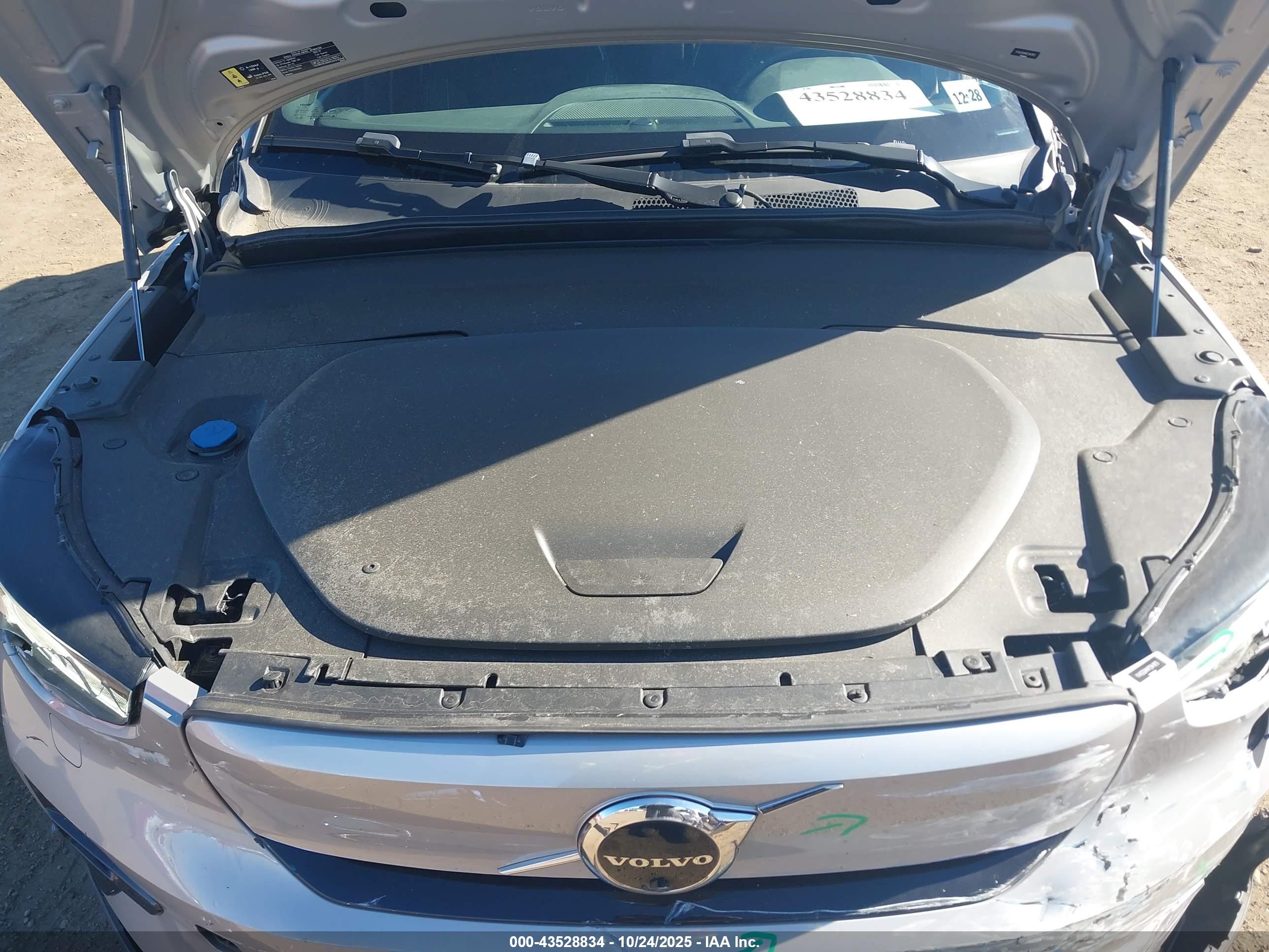 VOLVO XC40 image 10