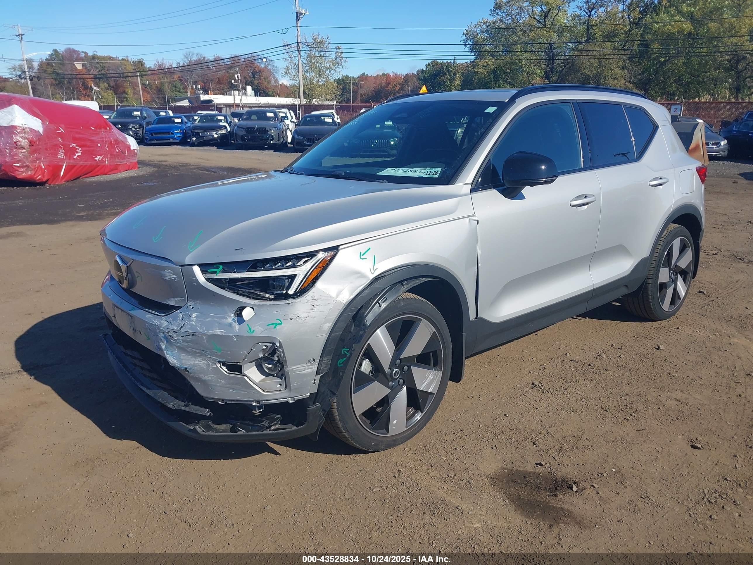 VOLVO XC40 image 2
