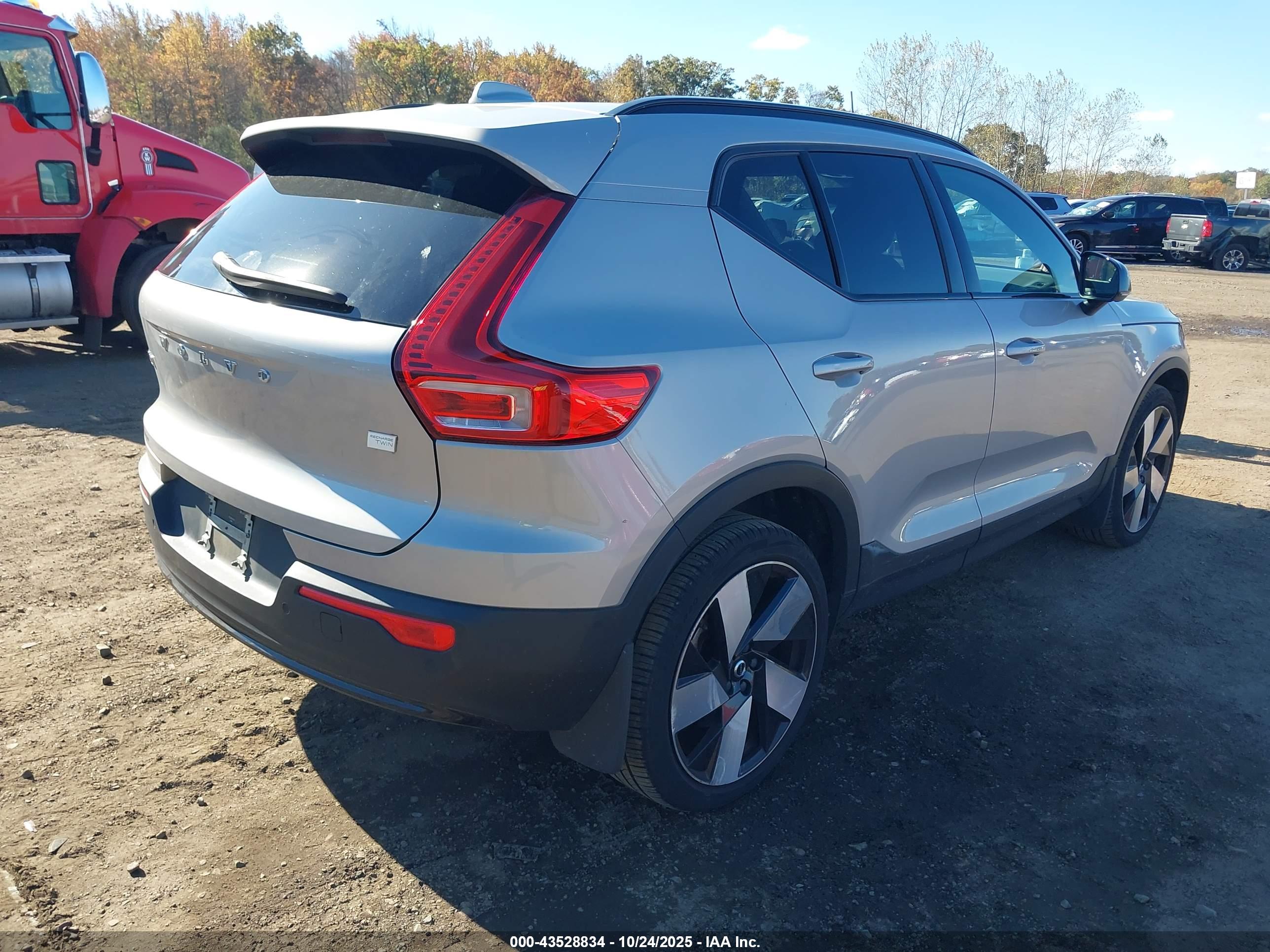 VOLVO XC40 image 4