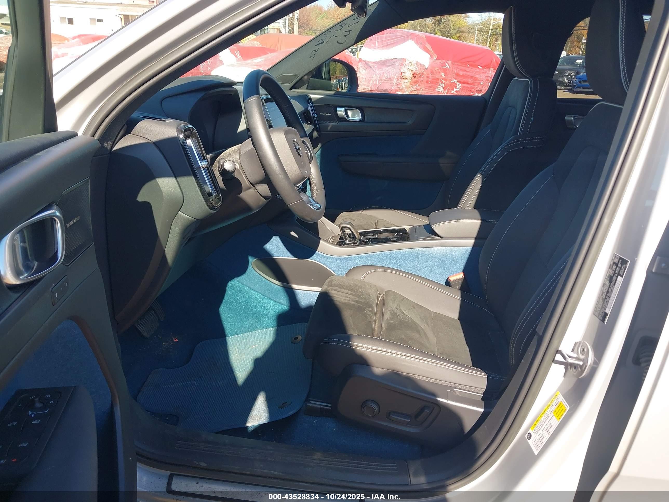 VOLVO XC40 image 5