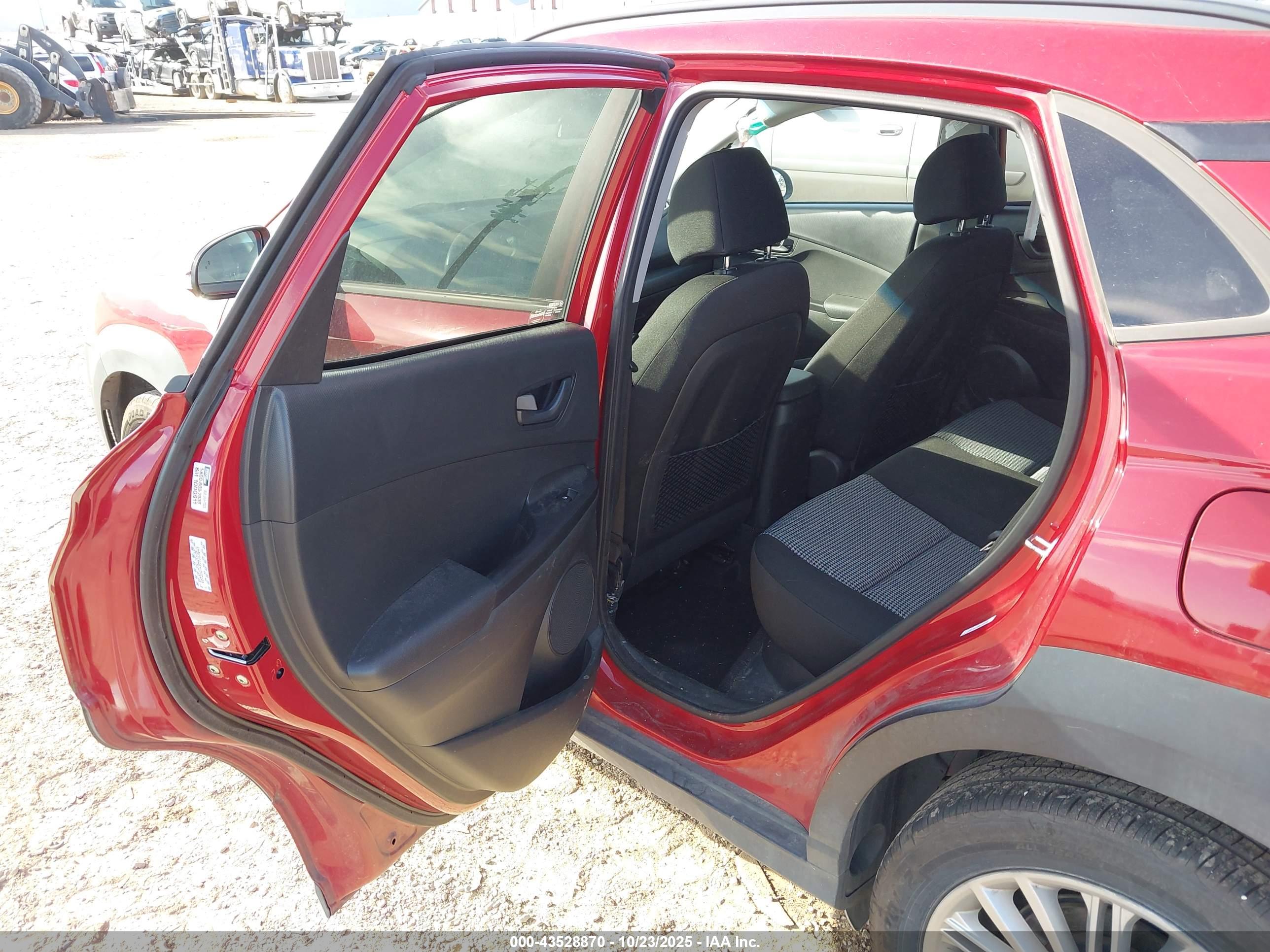 HYUNDAI KONA image 8
