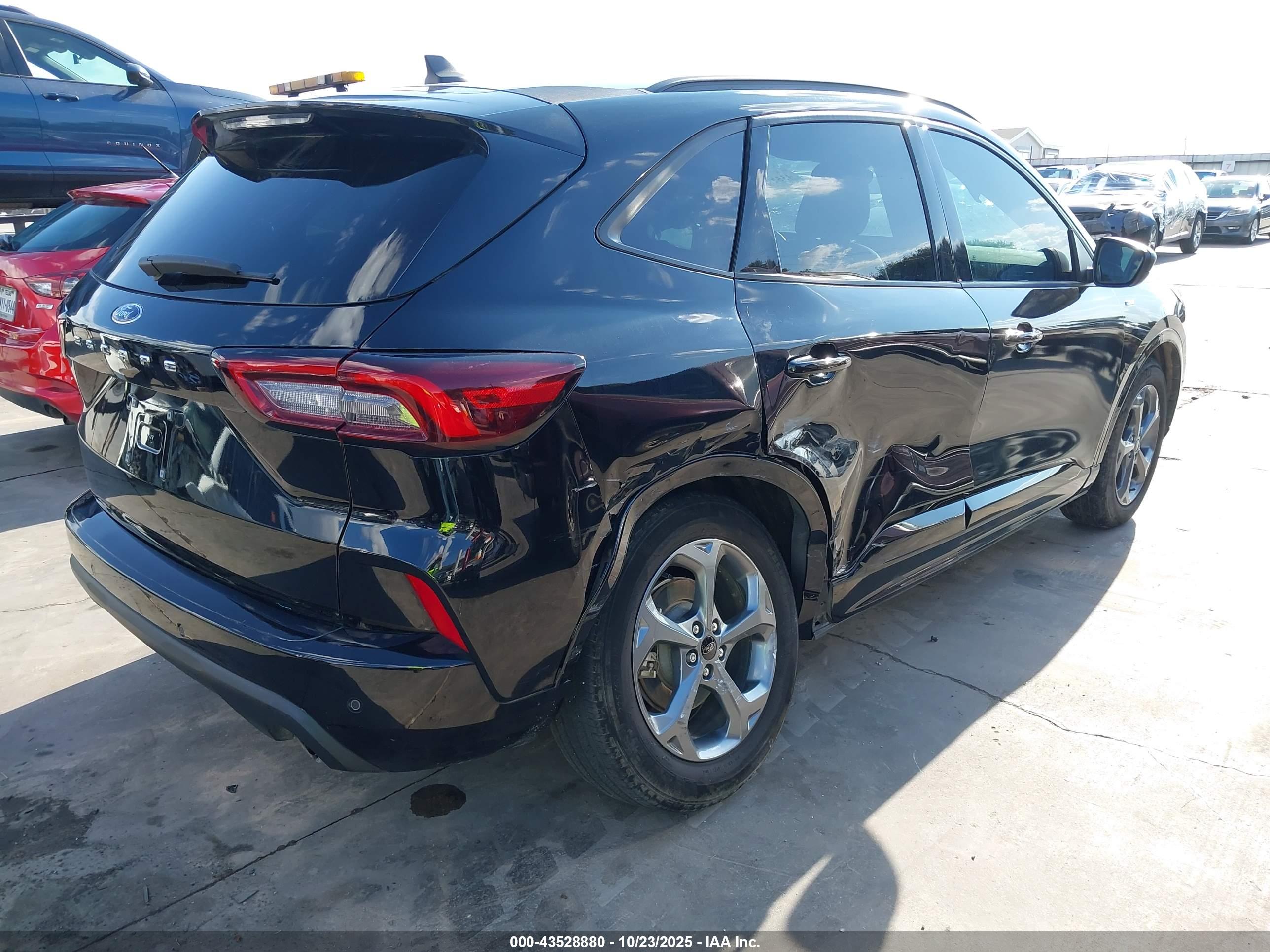 FORD ESCAPE image 4