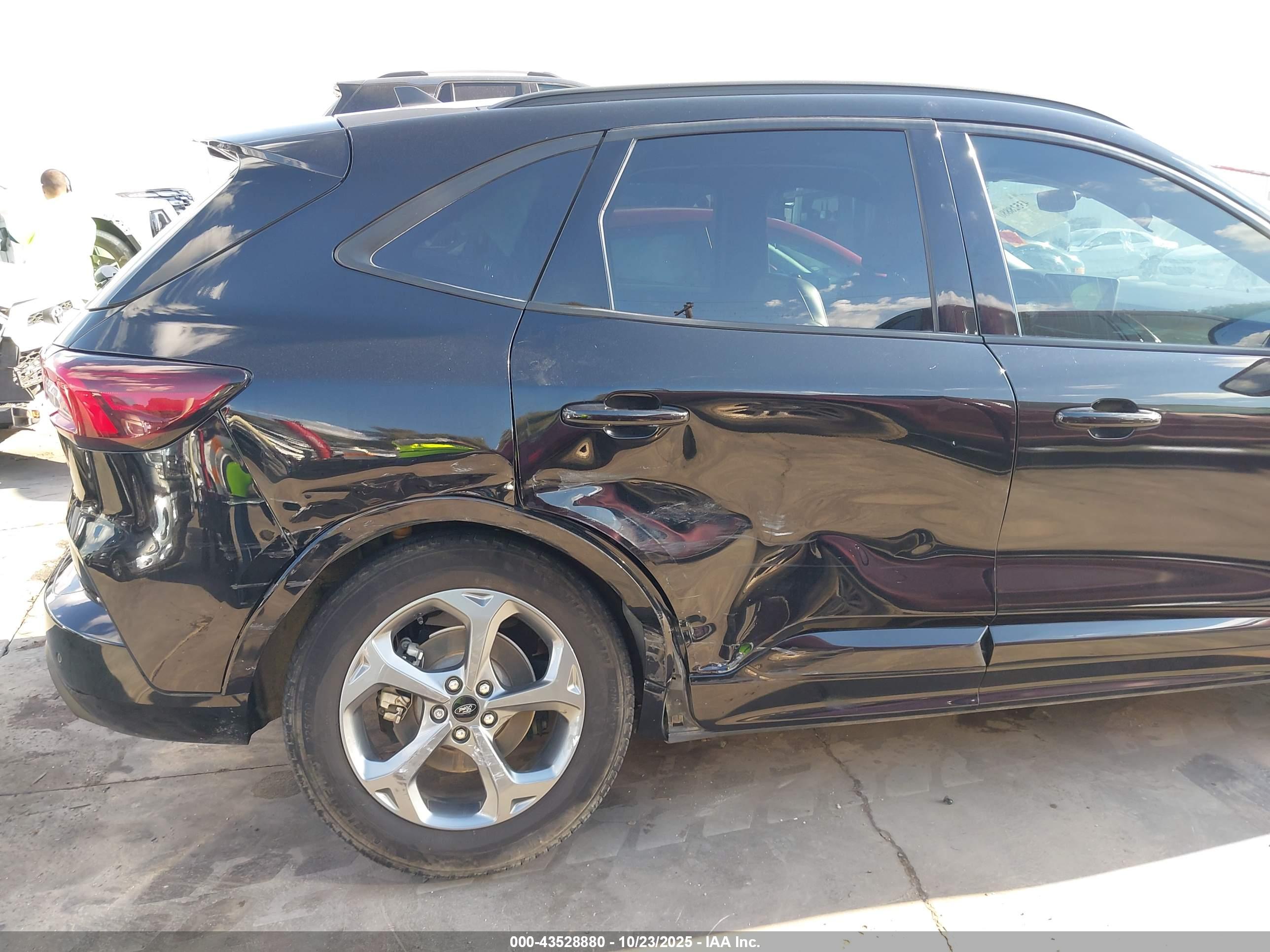 FORD ESCAPE image 6