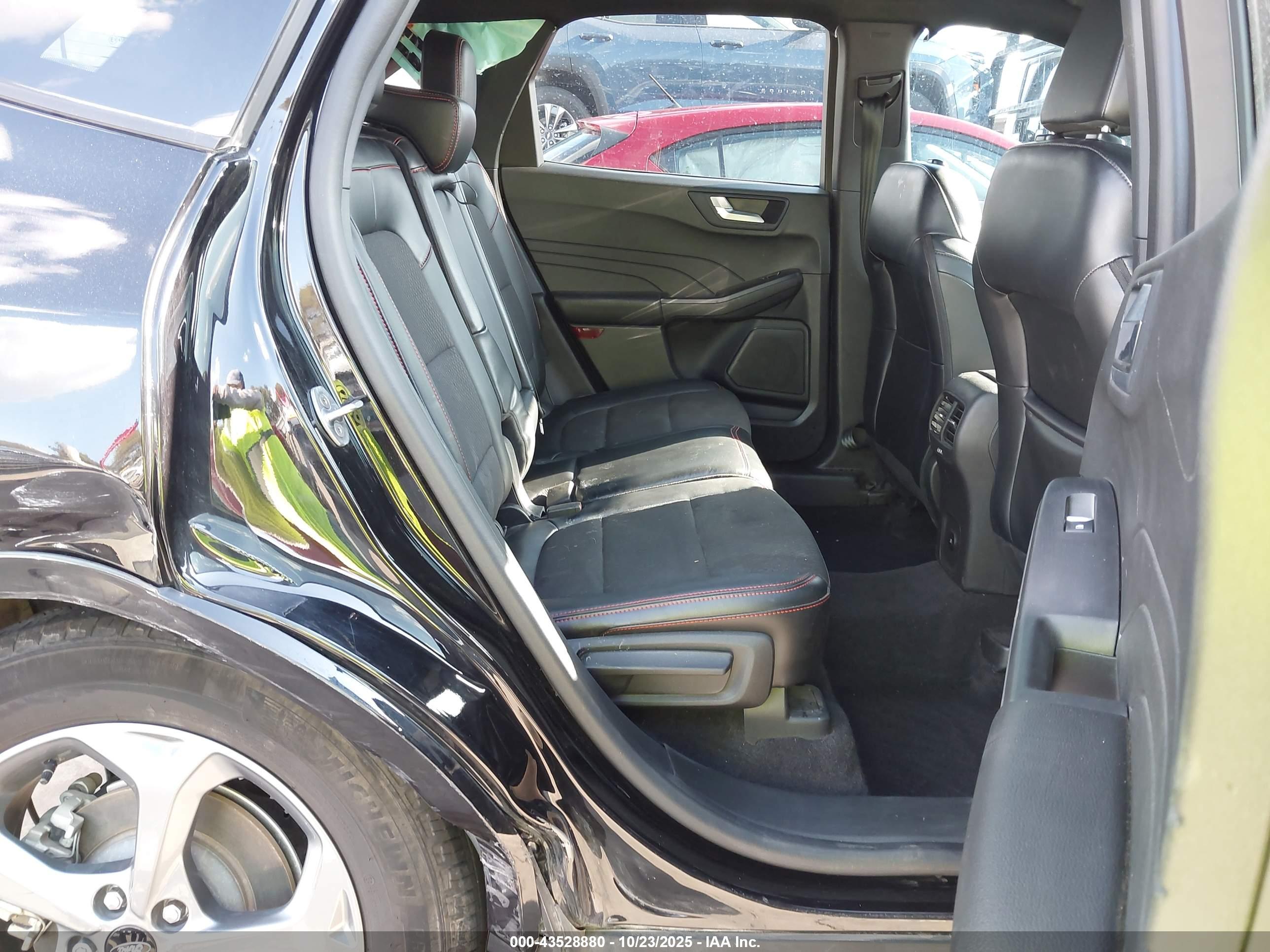 FORD ESCAPE image 8
