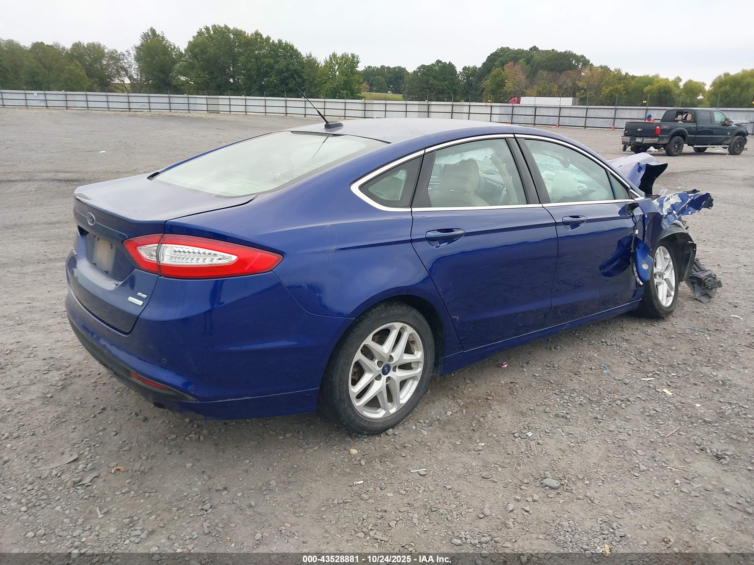 FORD FUSION image 4